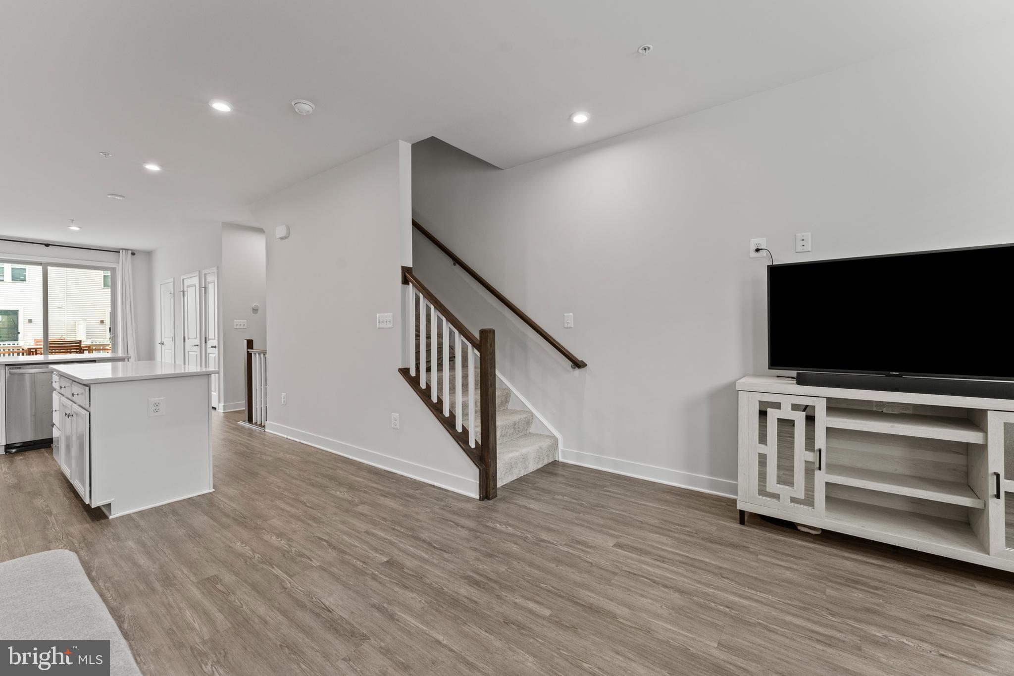 OLDHAM CROSSING - Residential Lease