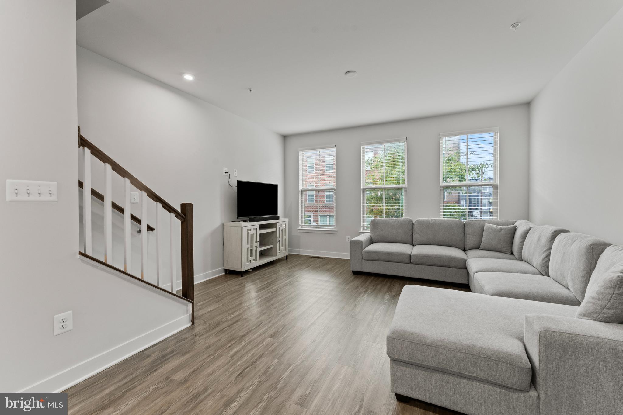 OLDHAM CROSSING - Residential Lease