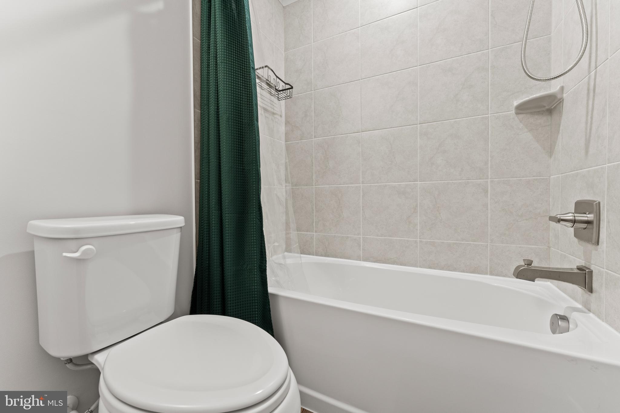 OLDHAM CROSSING - Residential Lease