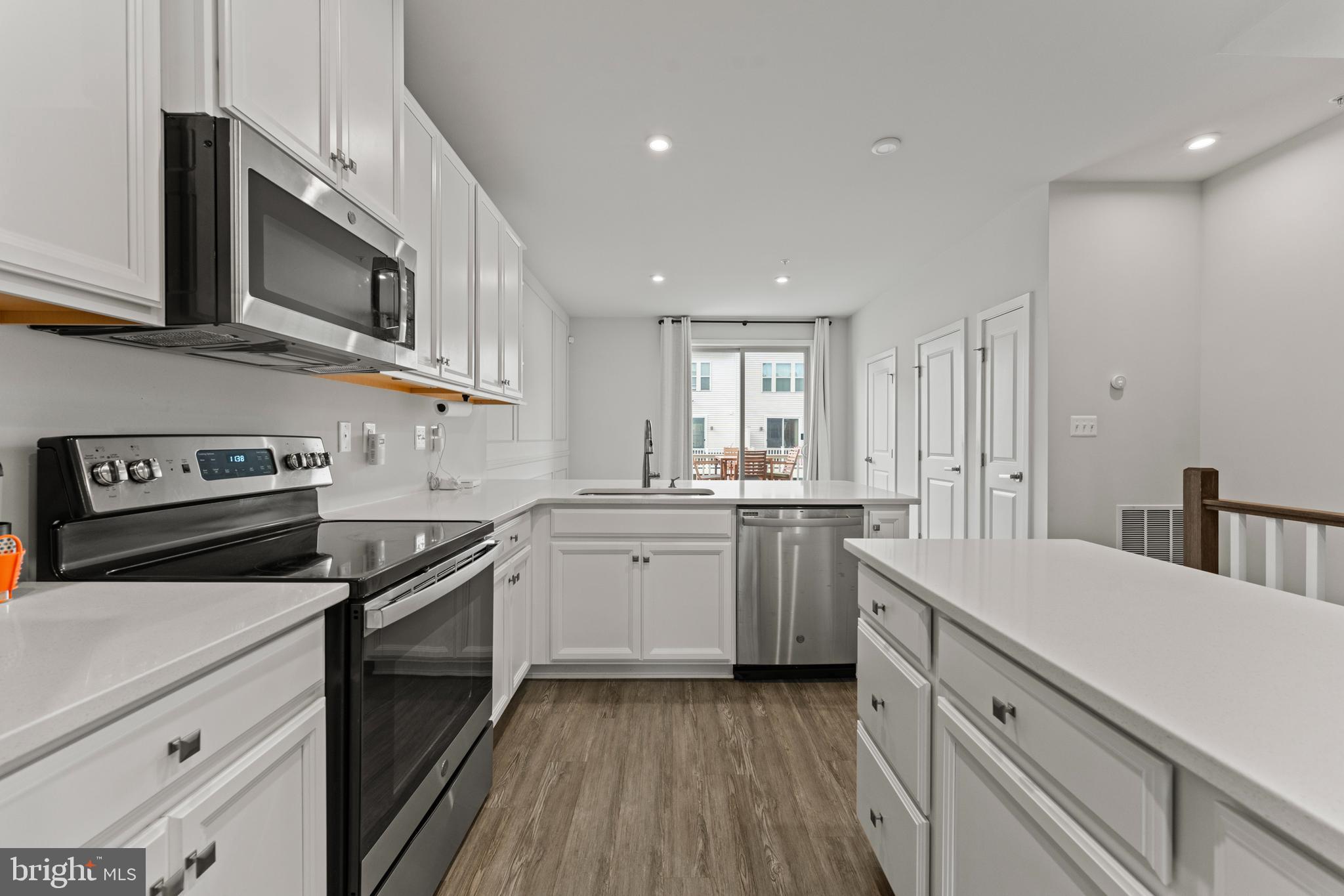 OLDHAM CROSSING - Residential Lease