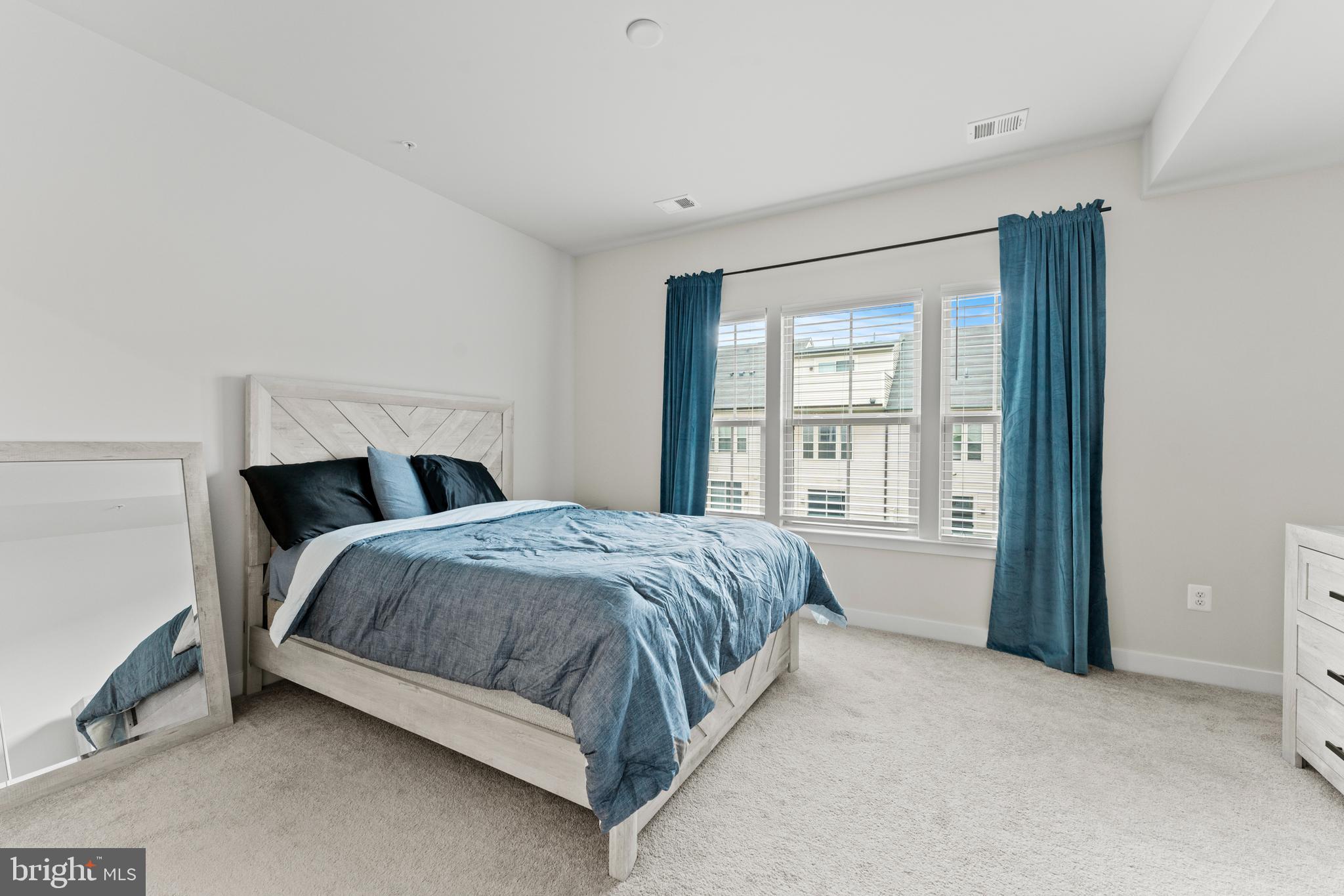 OLDHAM CROSSING - Residential Lease