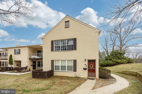 374 OLD FORGE CROSSING 374 DEVON PA 19333