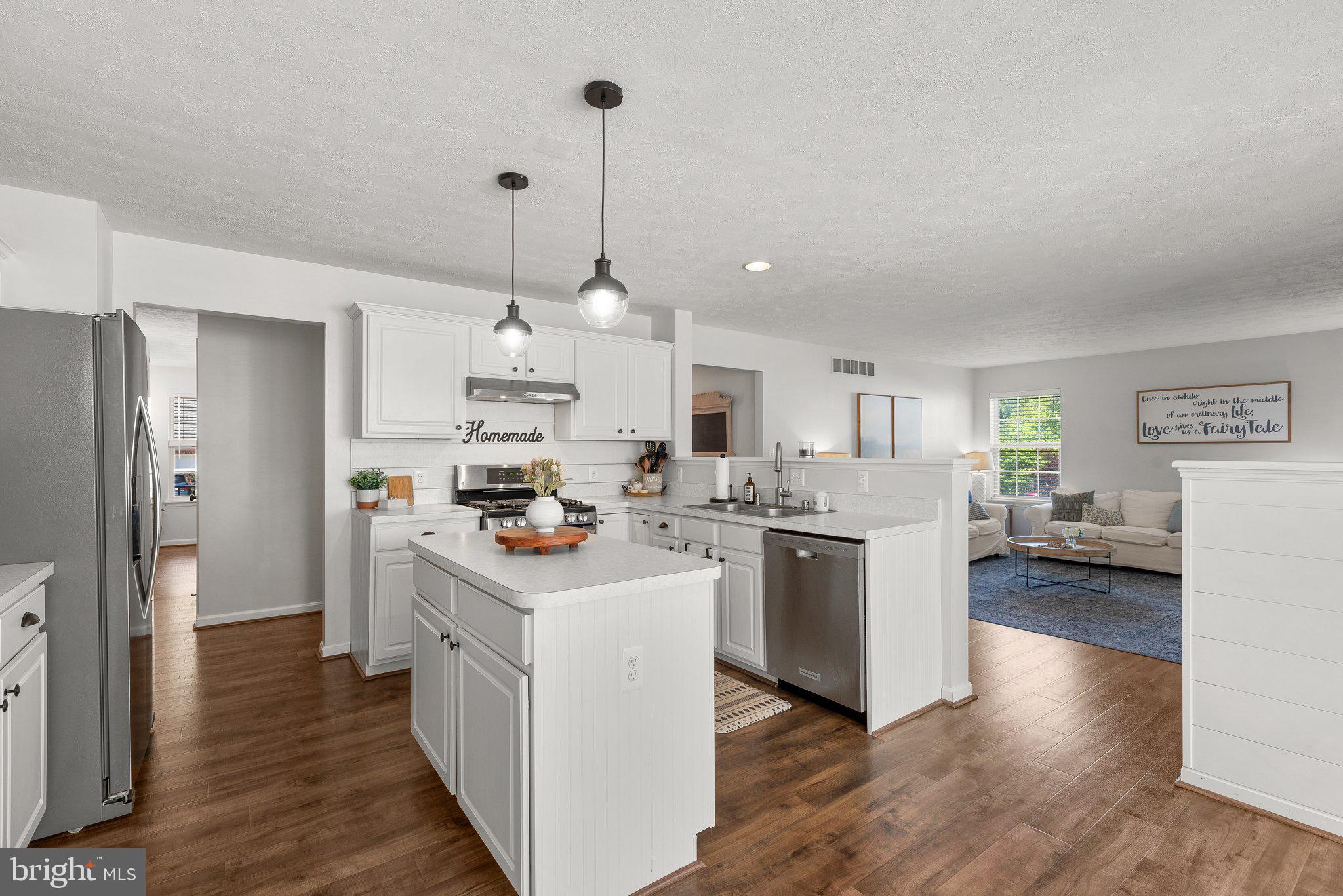 STONE MANOR - Residential