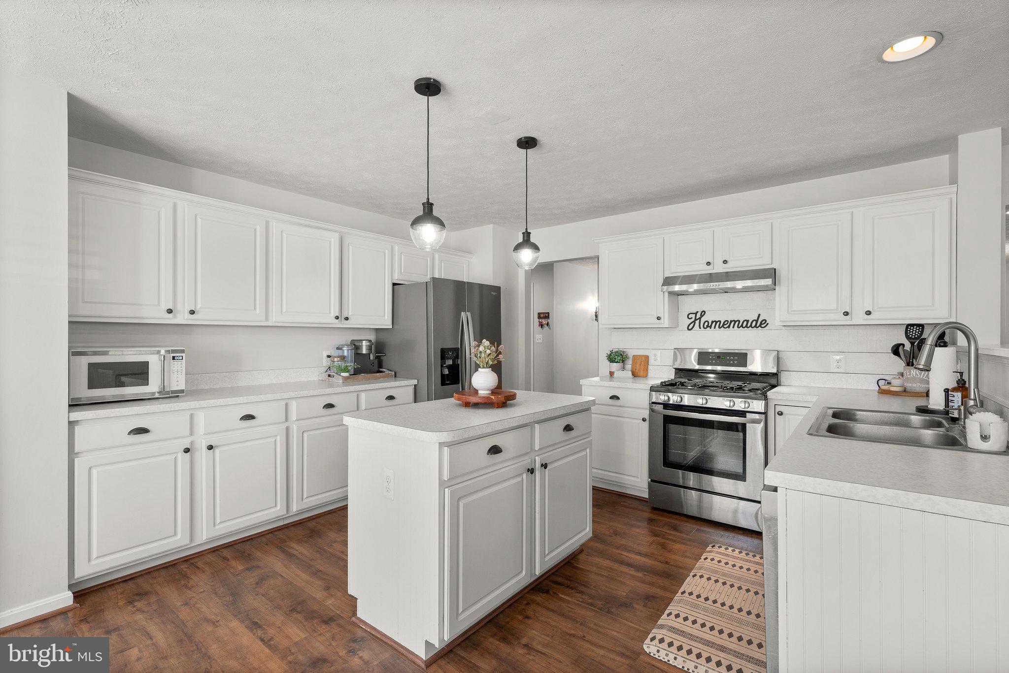 STONE MANOR - Residential