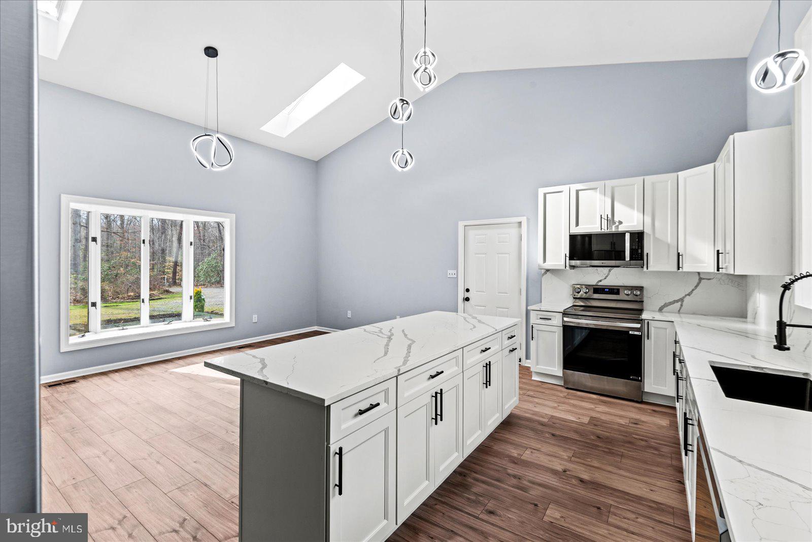 ROCKSHIRE BLUFF - Residential