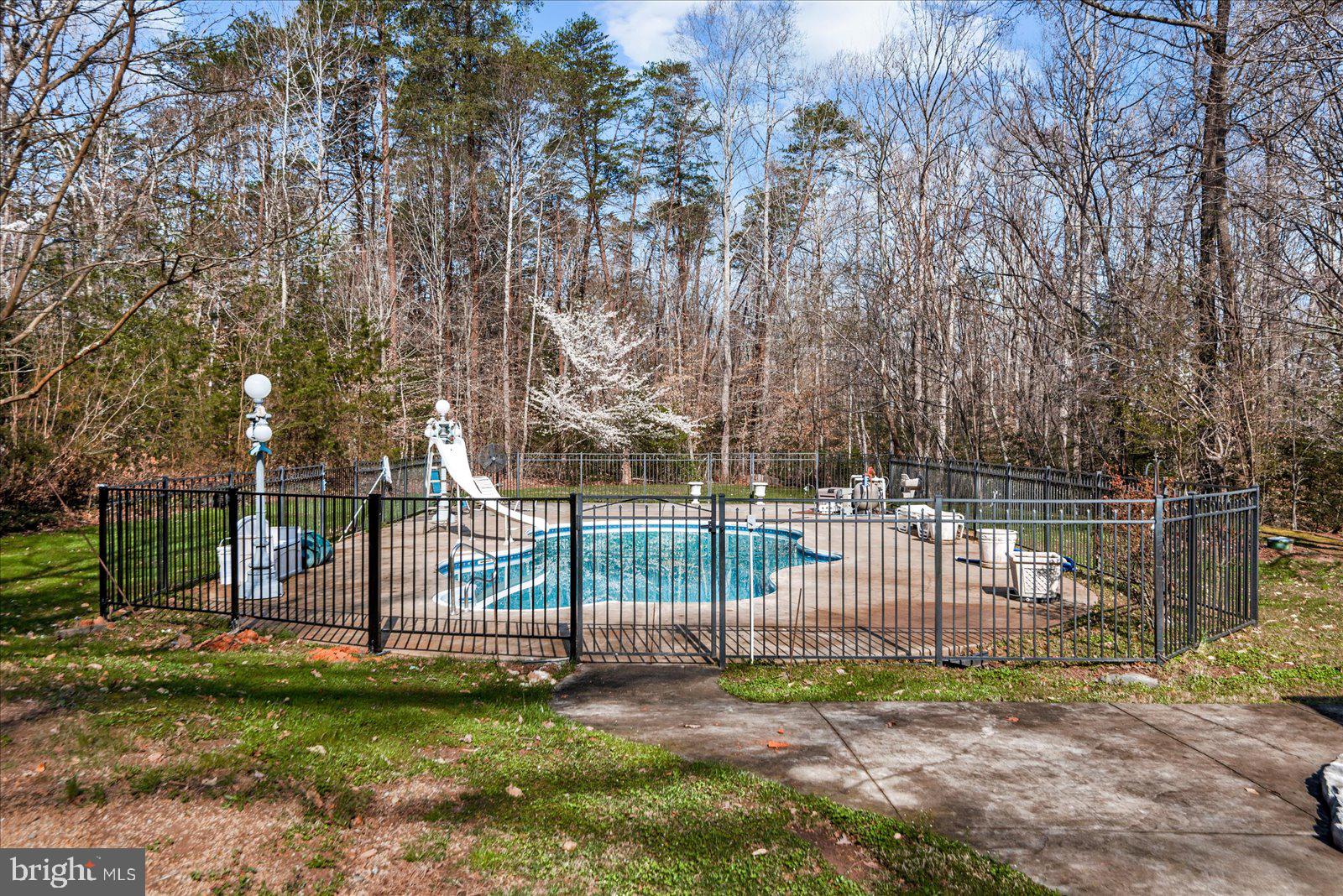 ROCKSHIRE BLUFF - Residential