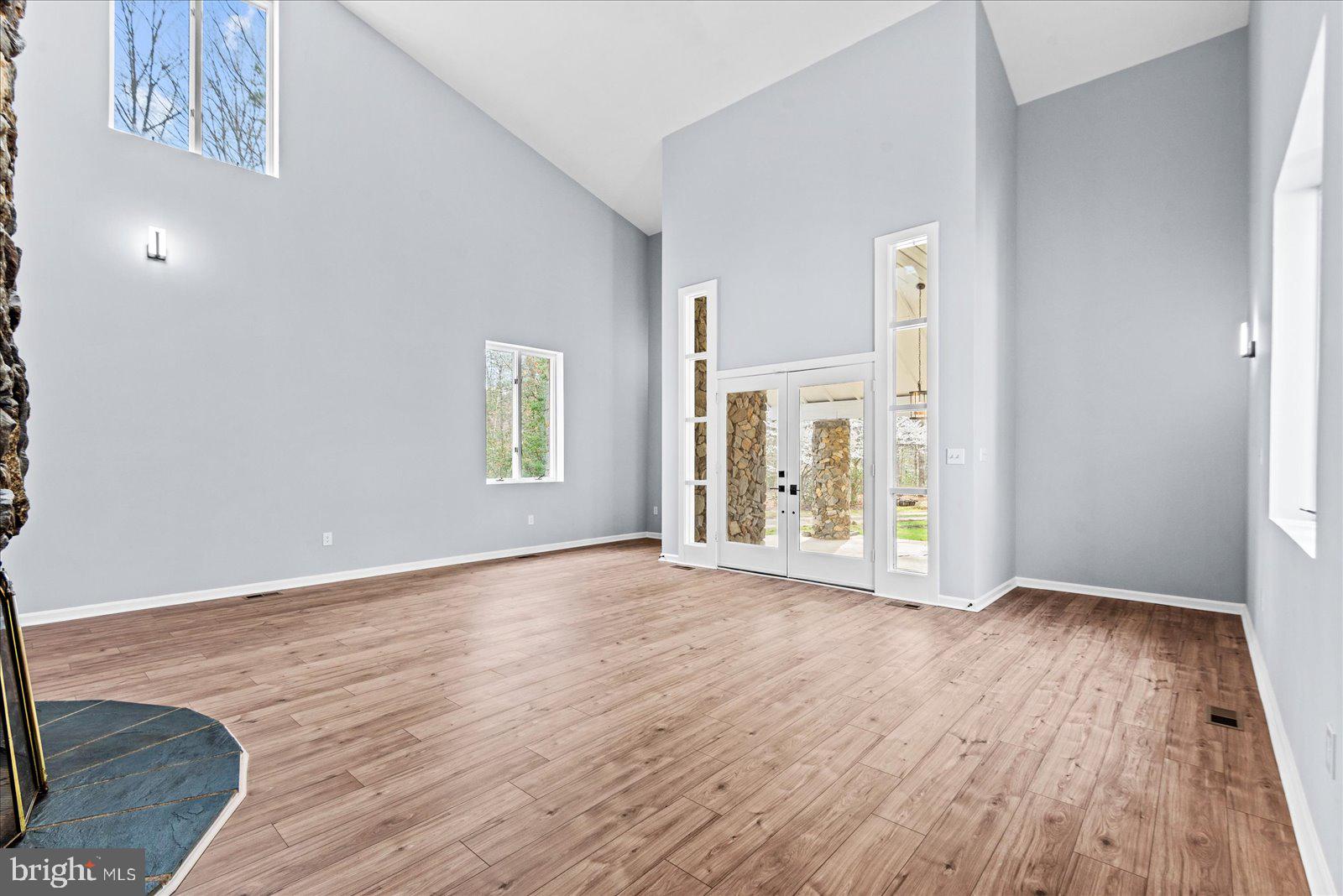 ROCKSHIRE BLUFF - Residential