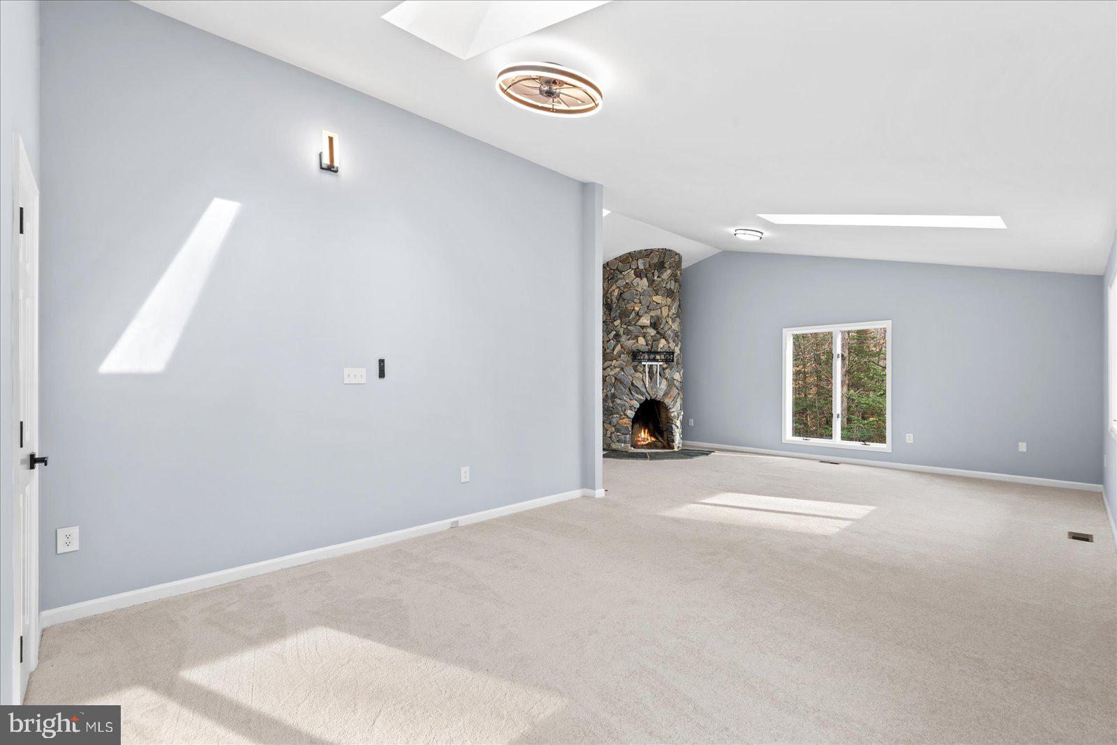 ROCKSHIRE BLUFF - Residential