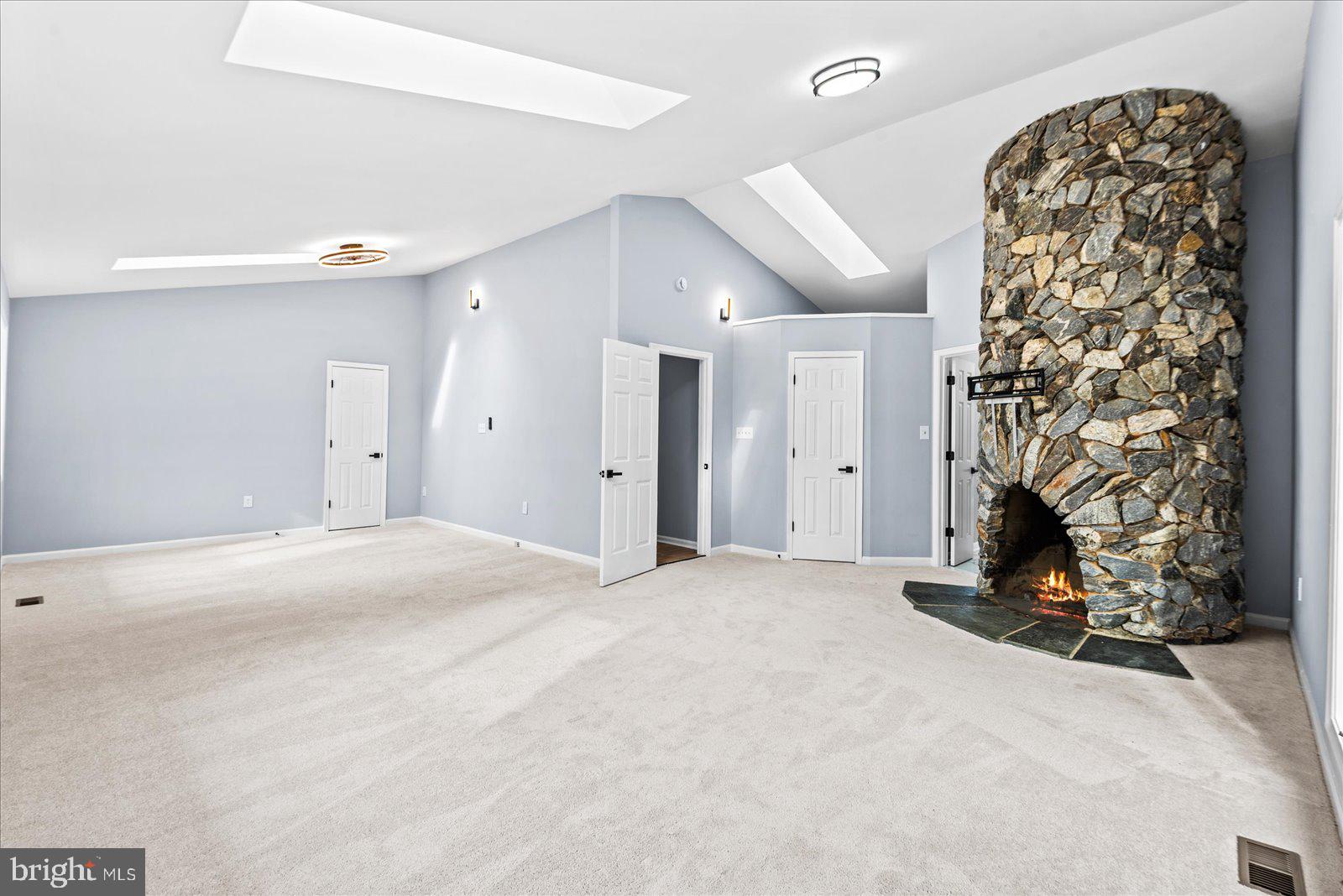 ROCKSHIRE BLUFF - Residential