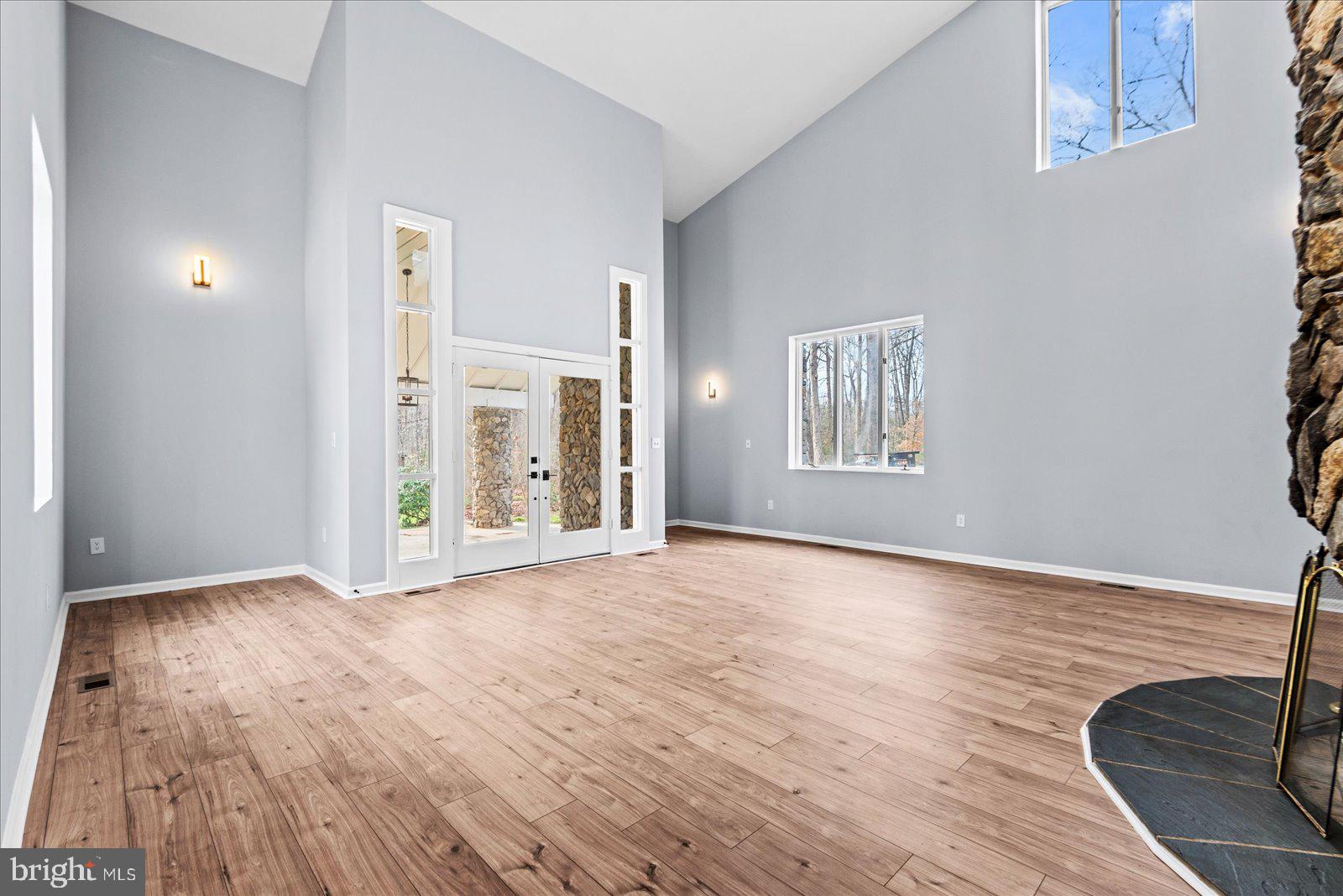 ROCKSHIRE BLUFF - Residential