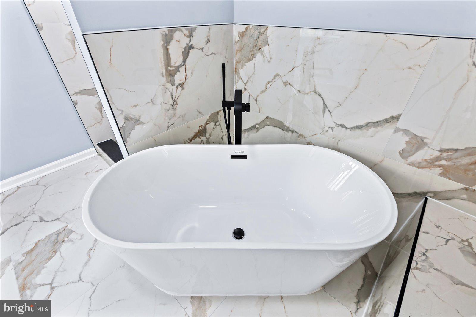 ROCKSHIRE BLUFF - Residential