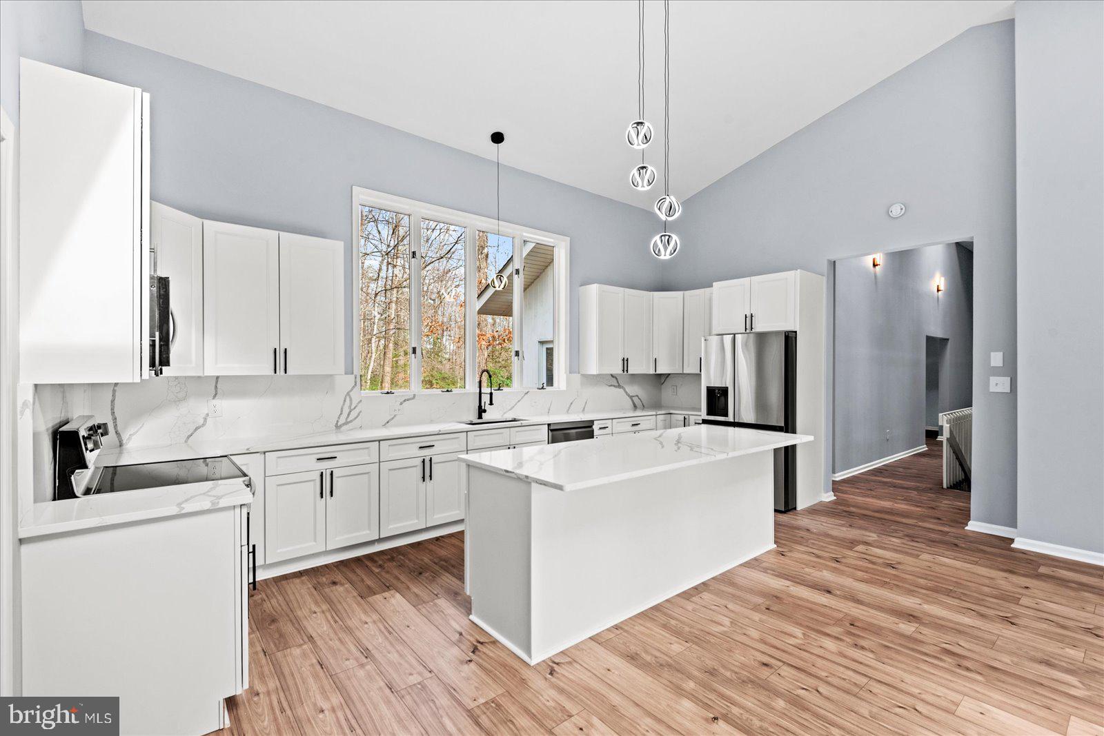 ROCKSHIRE BLUFF - Residential