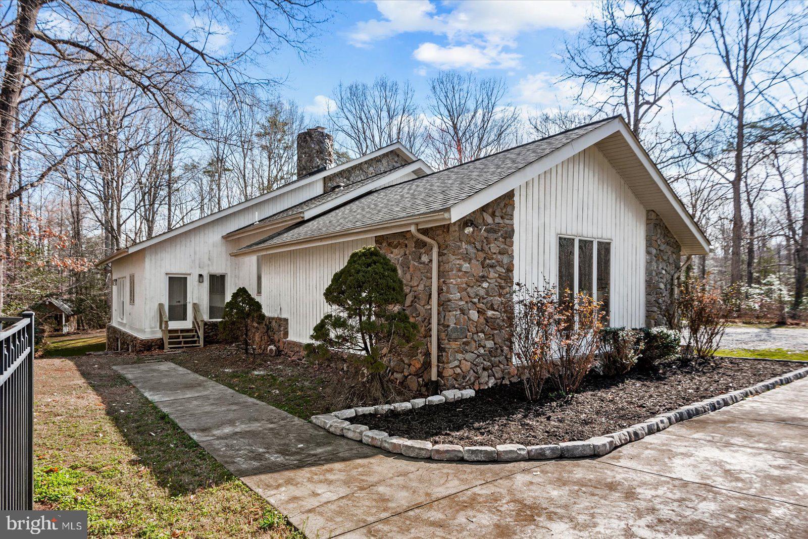 ROCKSHIRE BLUFF - Residential