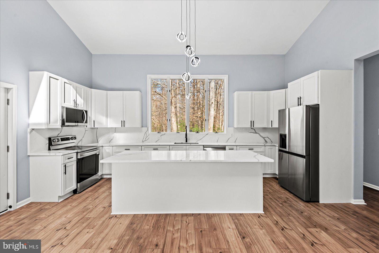 ROCKSHIRE BLUFF - Residential