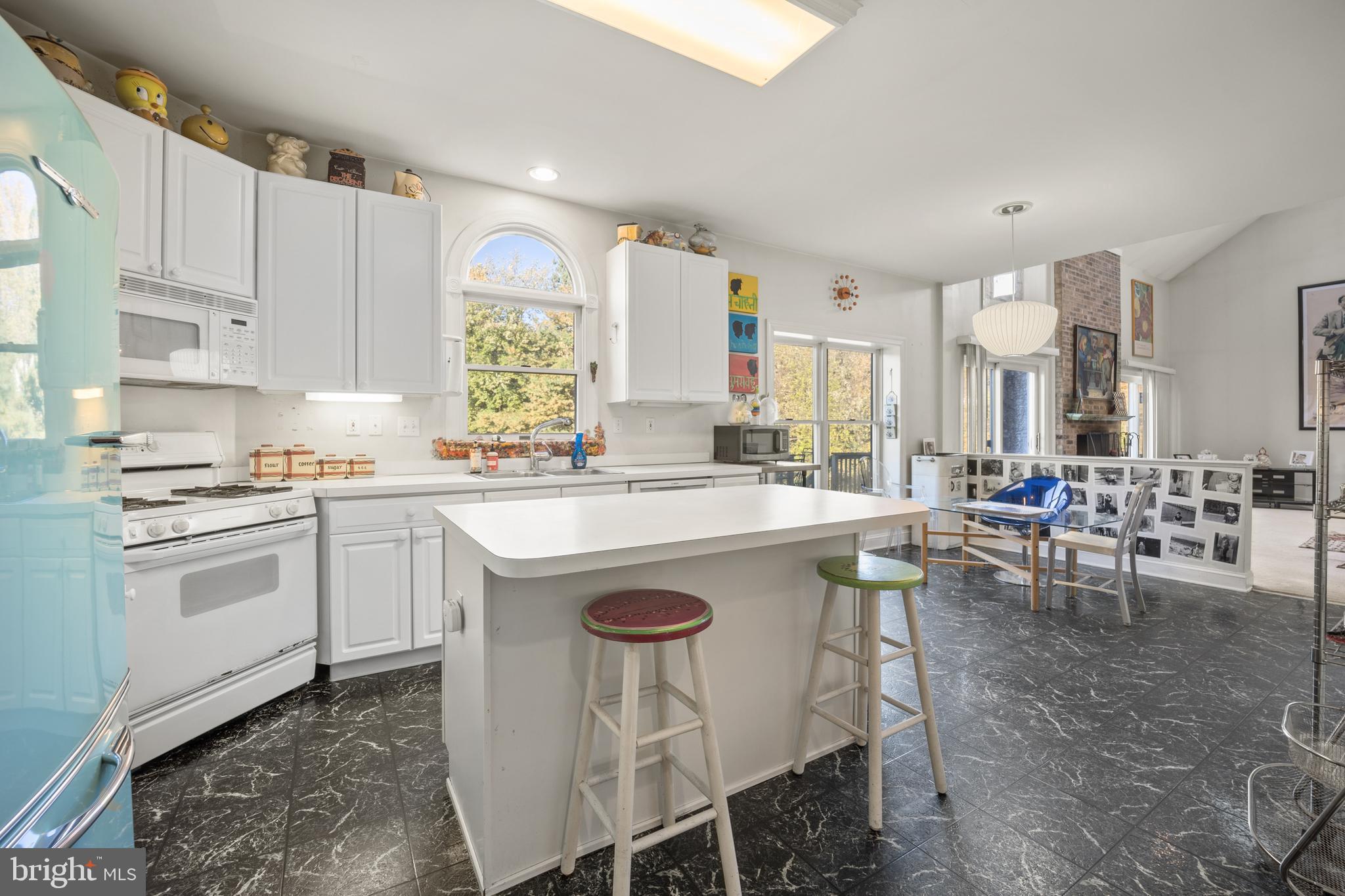 408 WILLOWBEND COURT