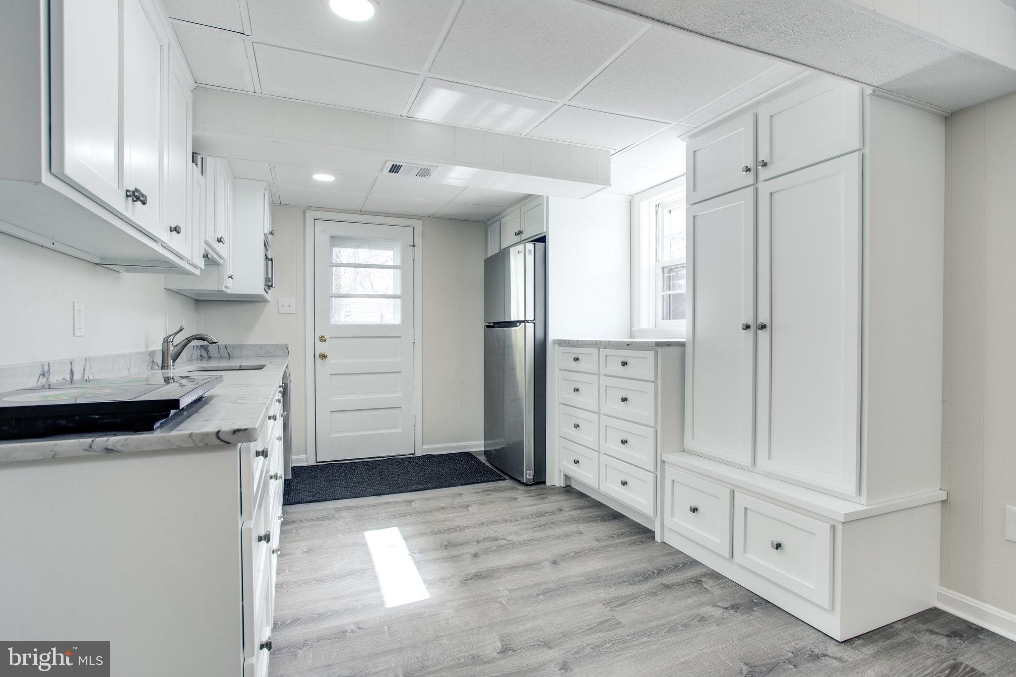 VIENNA WOODS - Residential Lease