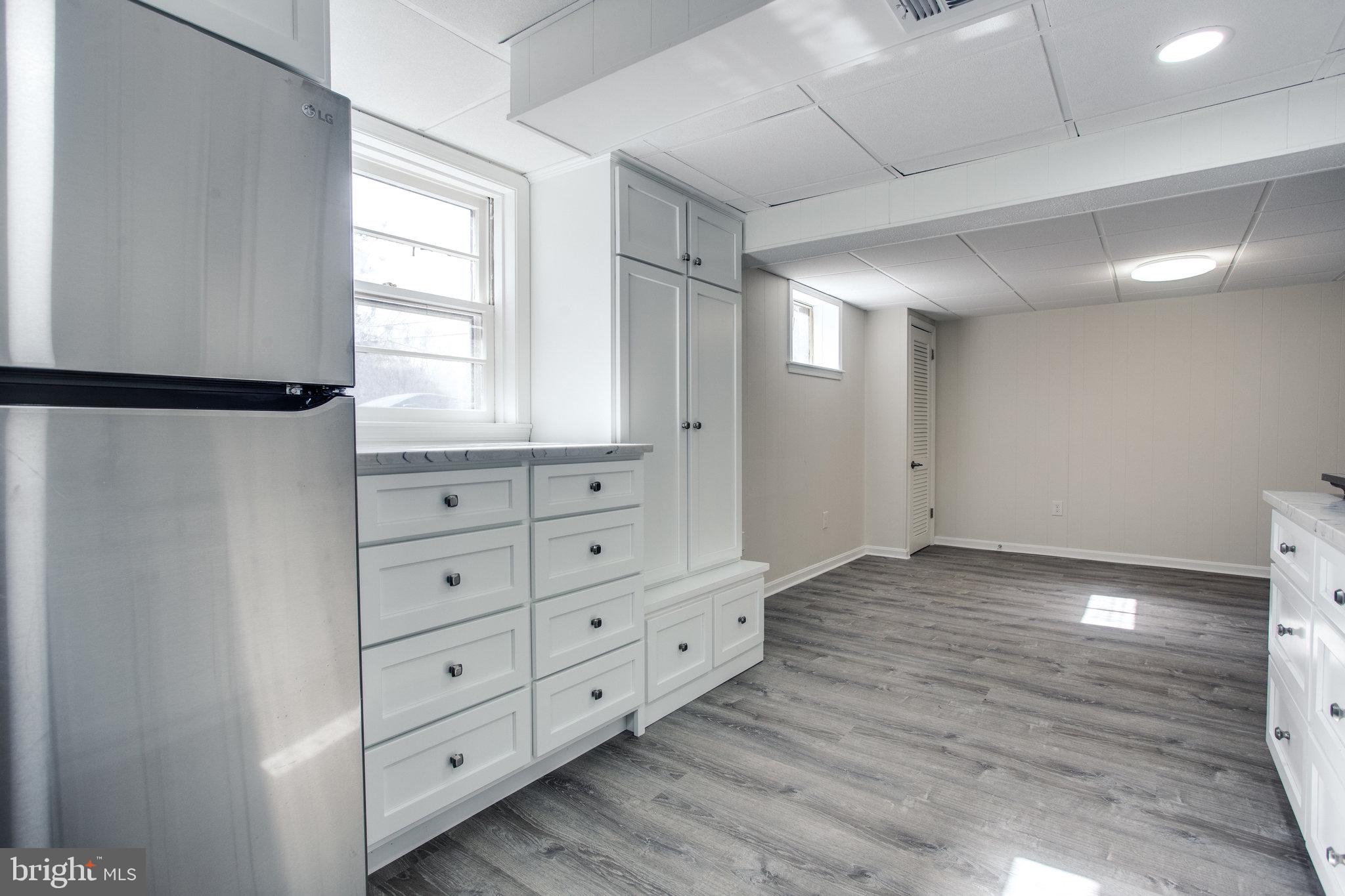 VIENNA WOODS - Residential Lease