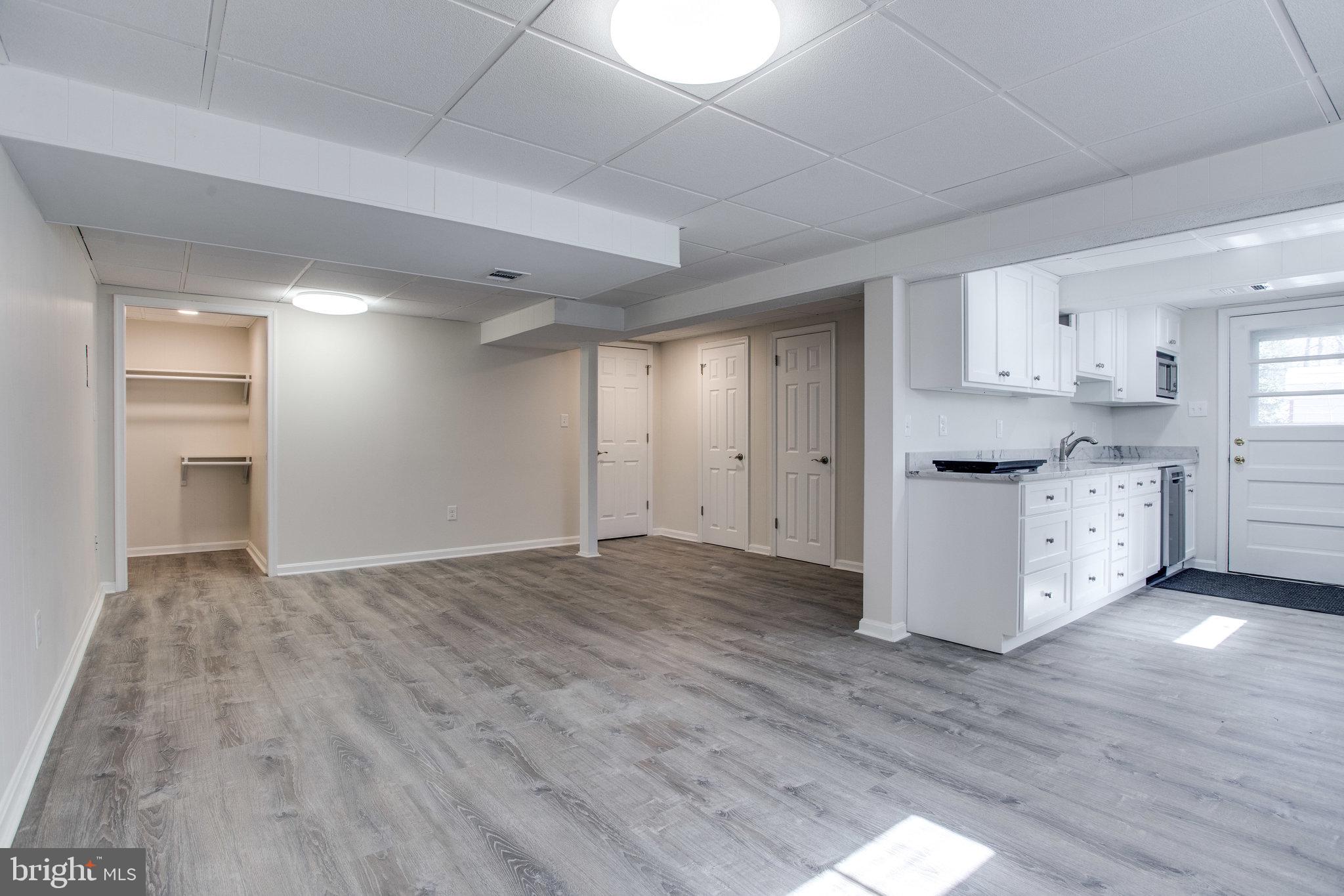 VIENNA WOODS - Residential Lease