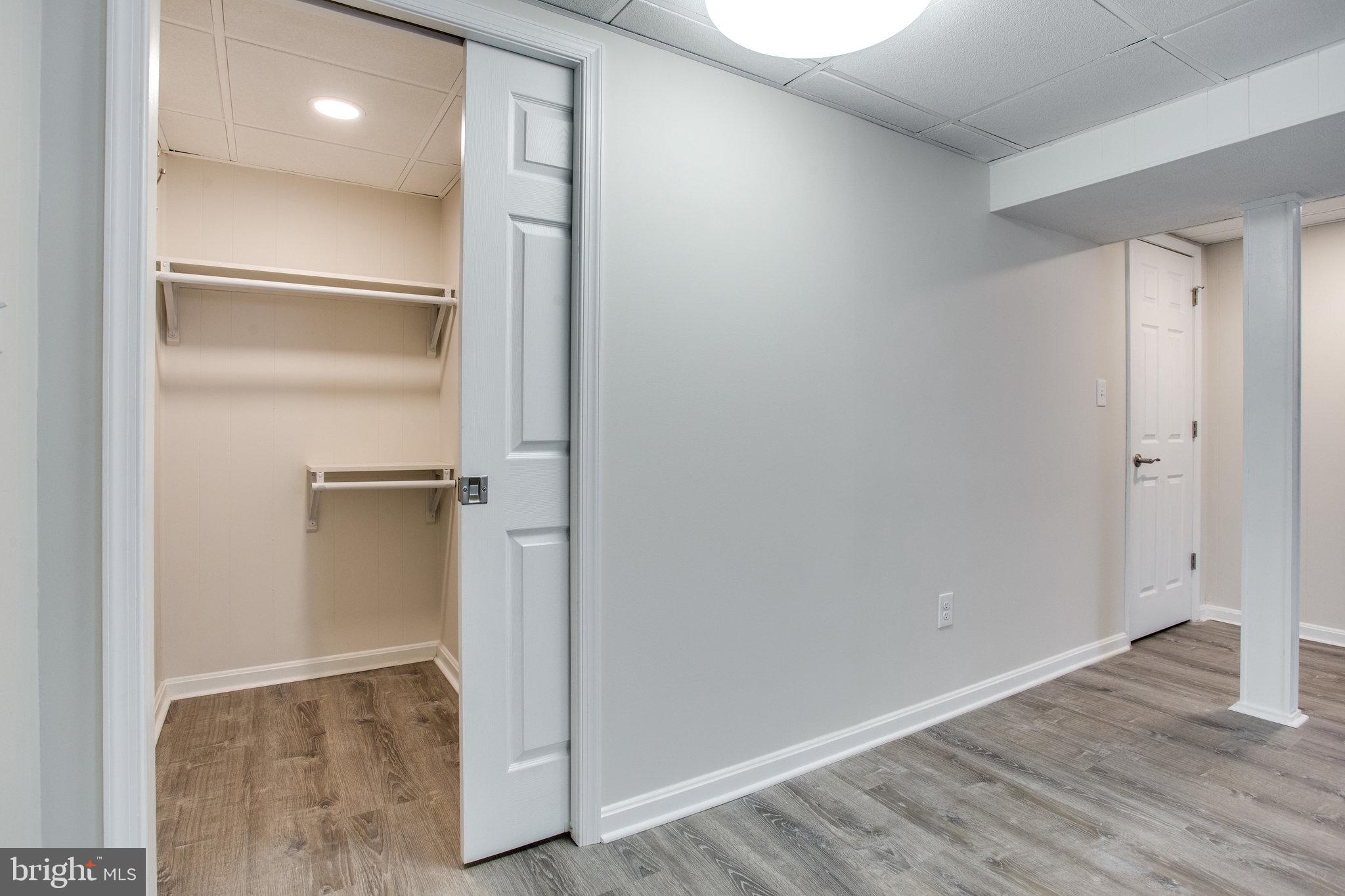 VIENNA WOODS - Residential Lease