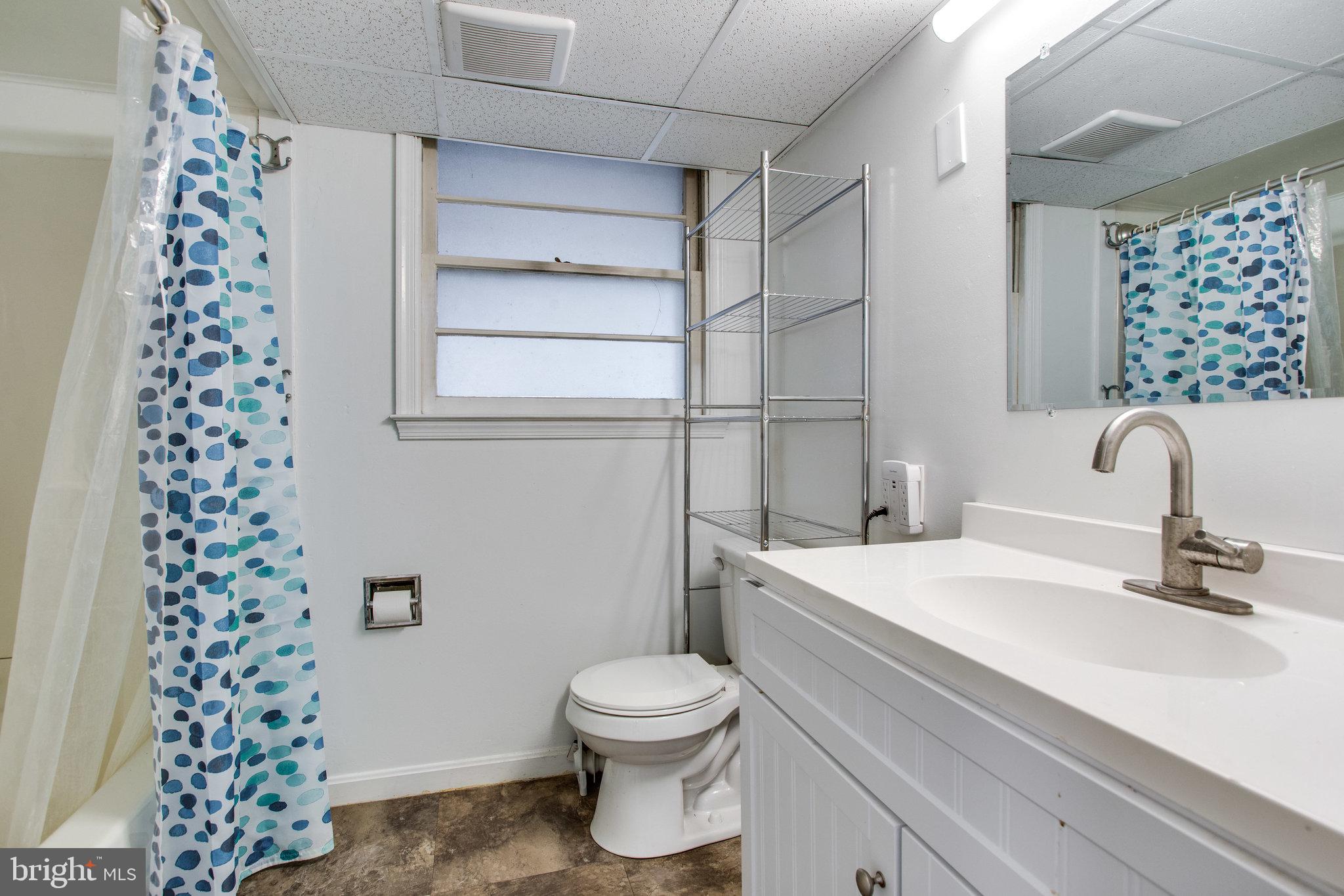 VIENNA WOODS - Residential Lease