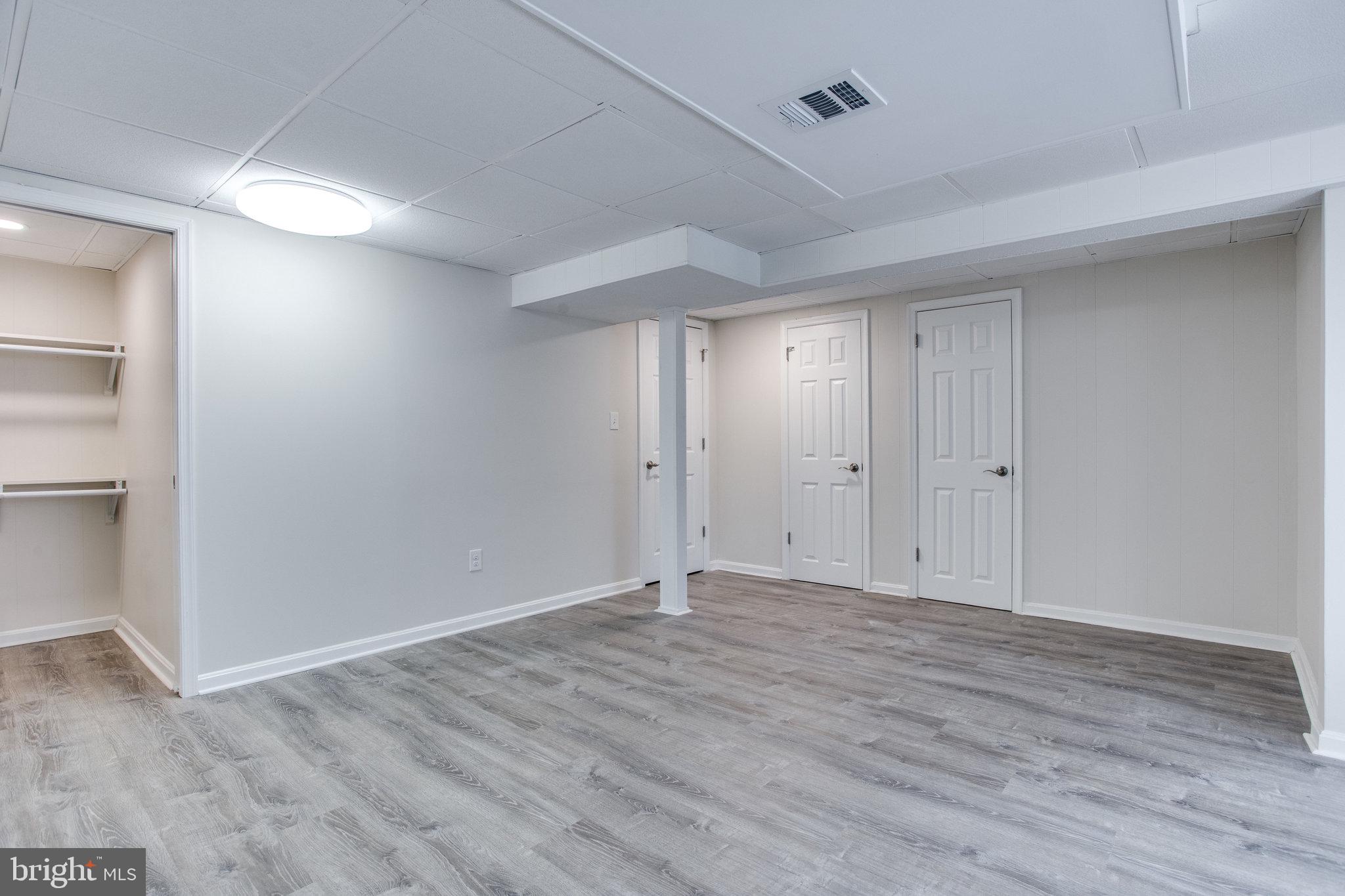 VIENNA WOODS - Residential Lease