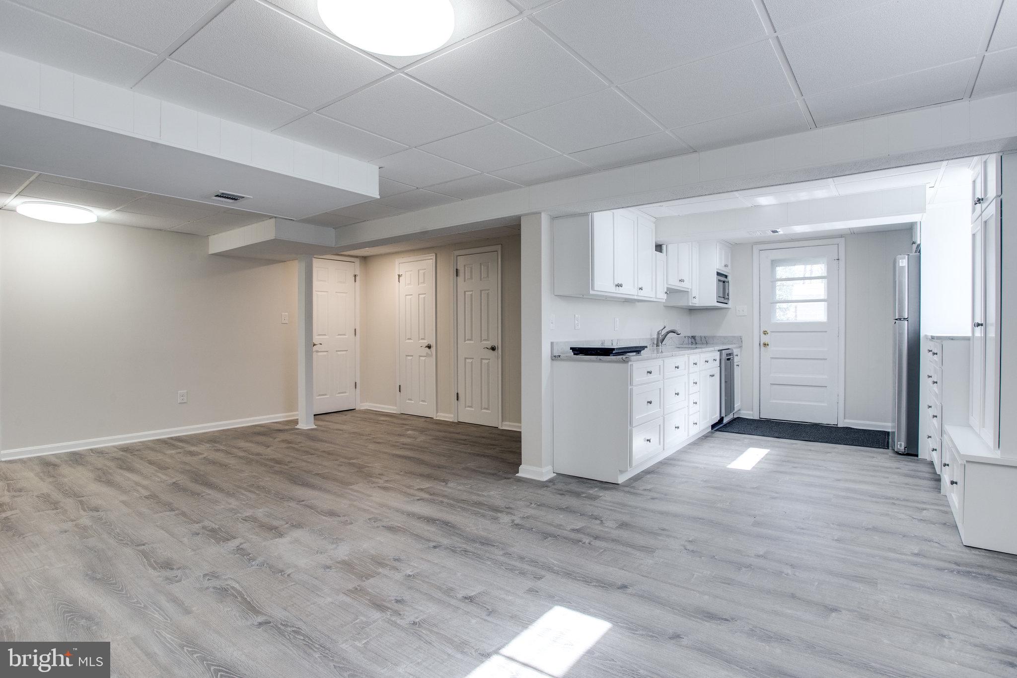 VIENNA WOODS - Residential Lease