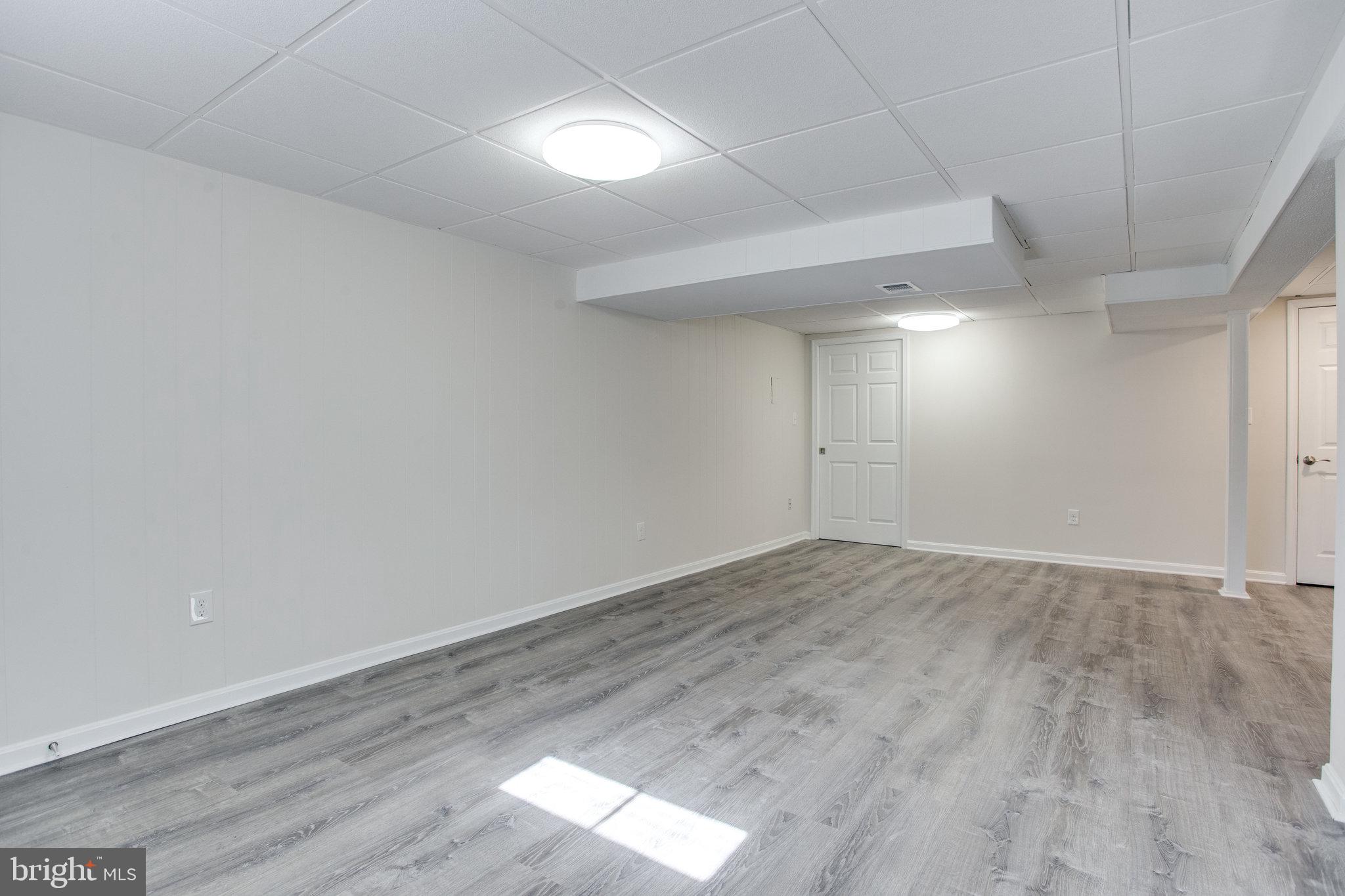 VIENNA WOODS - Residential Lease