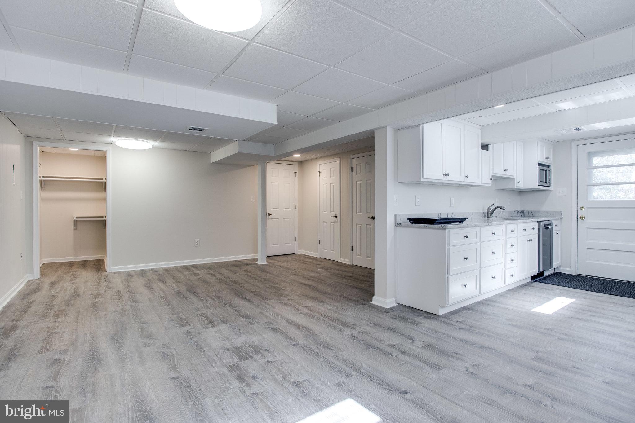 VIENNA WOODS - Residential Lease