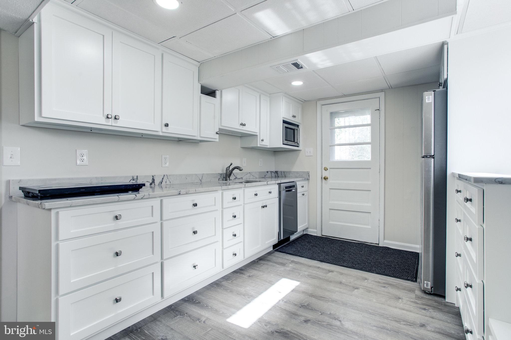 VIENNA WOODS - Residential Lease