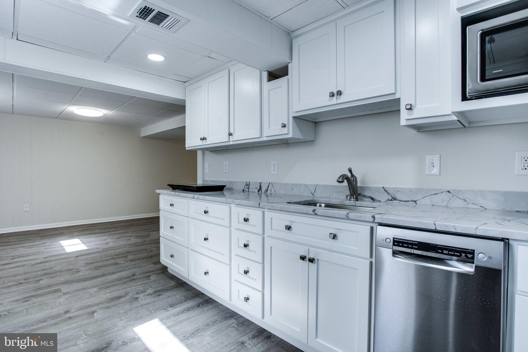 VIENNA WOODS - Residential Lease