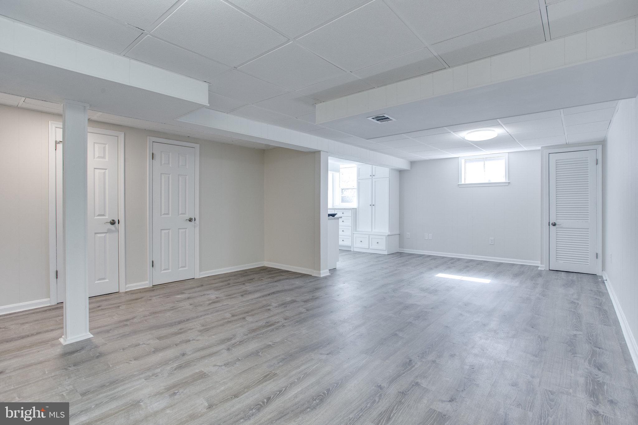 VIENNA WOODS - Residential Lease