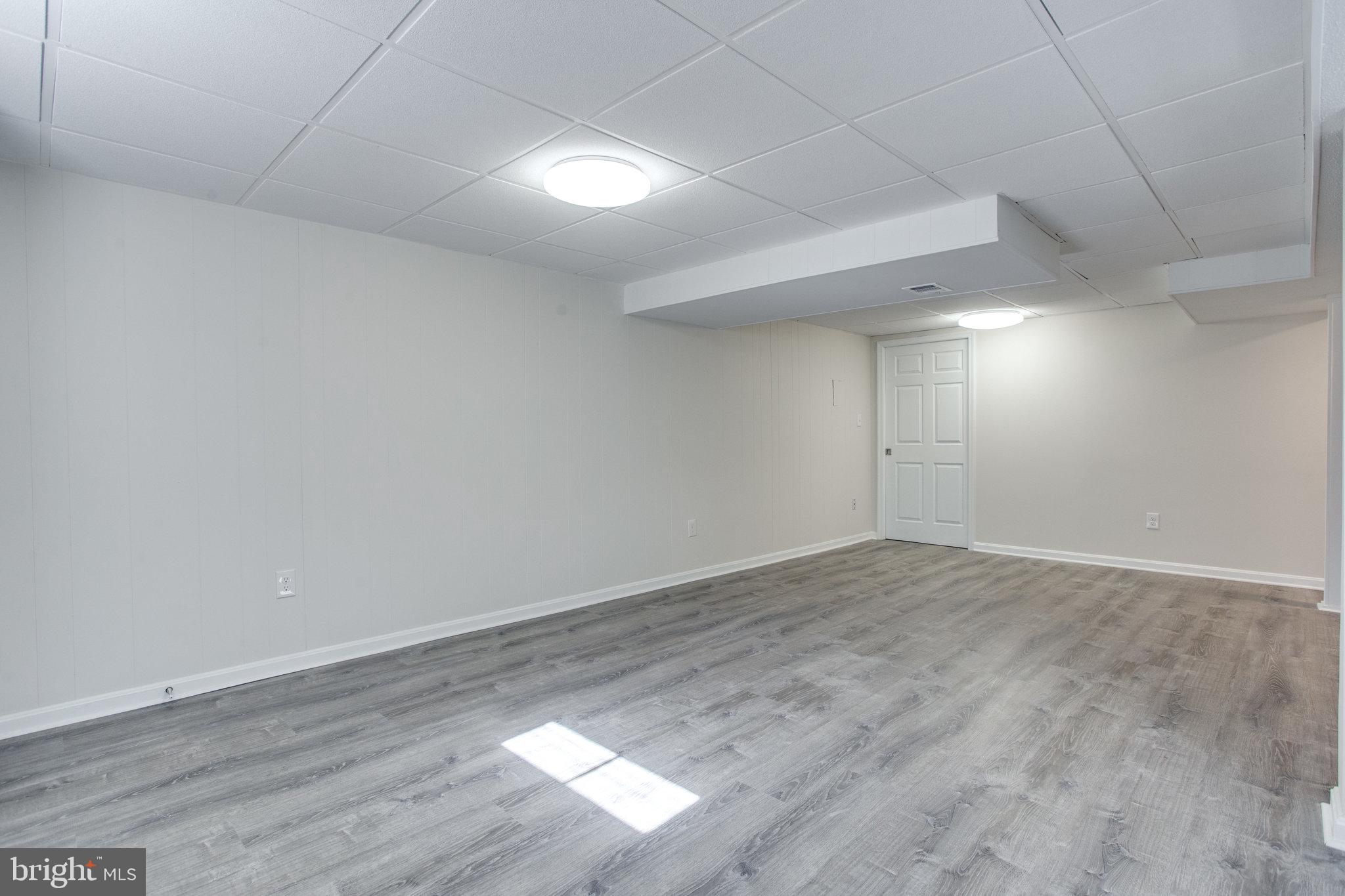 VIENNA WOODS - Residential Lease