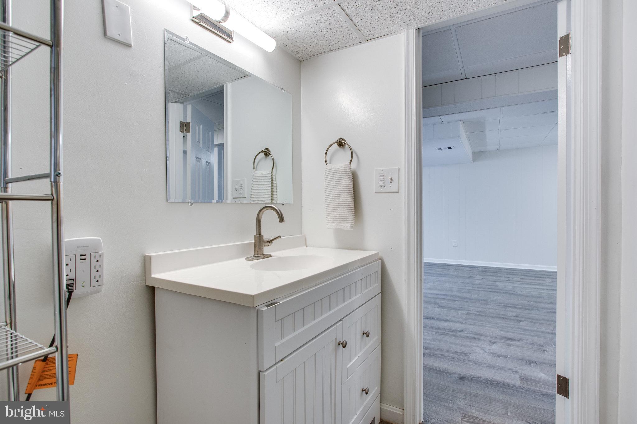 VIENNA WOODS - Residential Lease