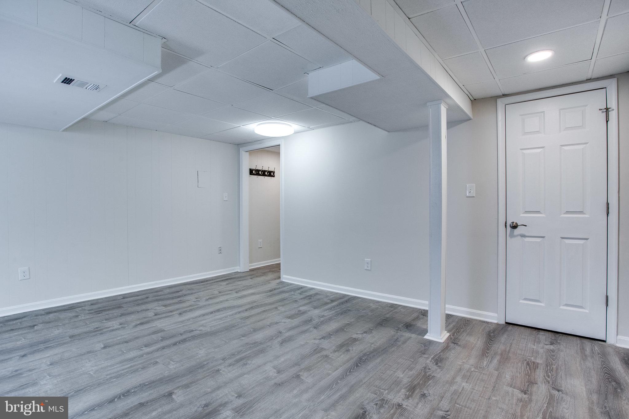 VIENNA WOODS - Residential Lease