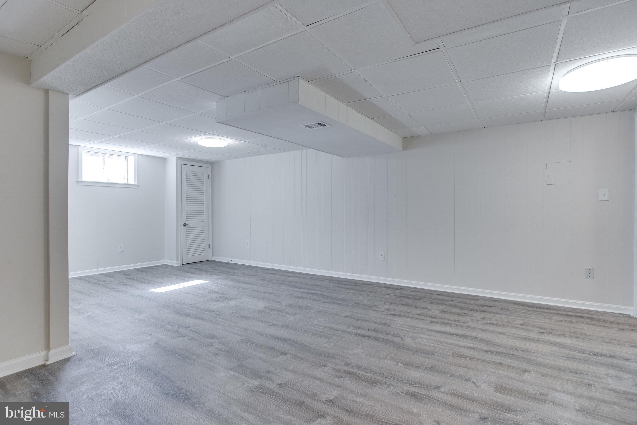 VIENNA WOODS - Residential Lease