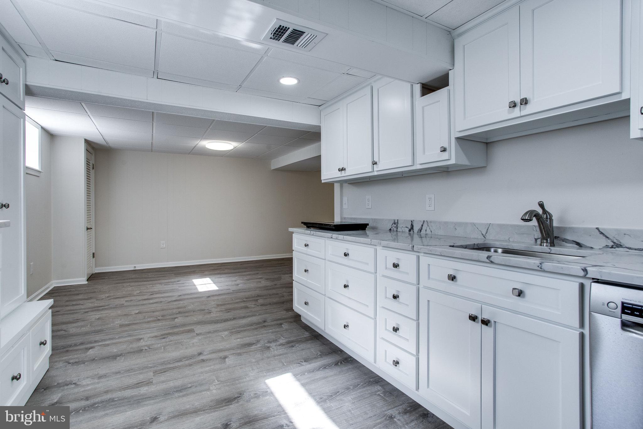 VIENNA WOODS - Residential Lease