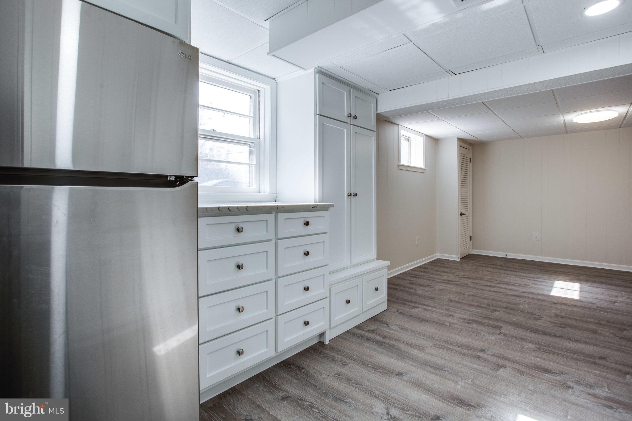 VIENNA WOODS - Residential Lease