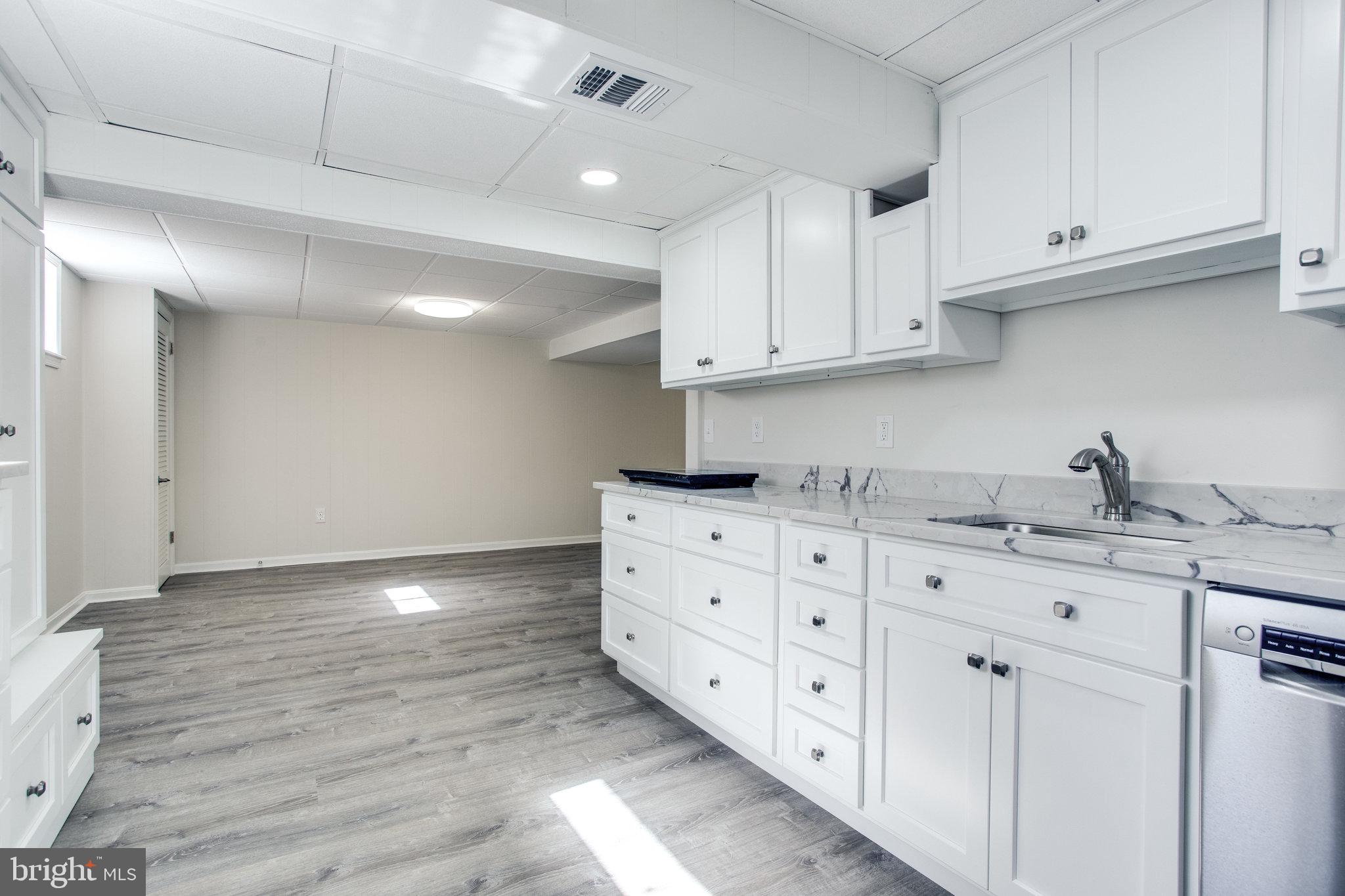 VIENNA WOODS - Residential Lease