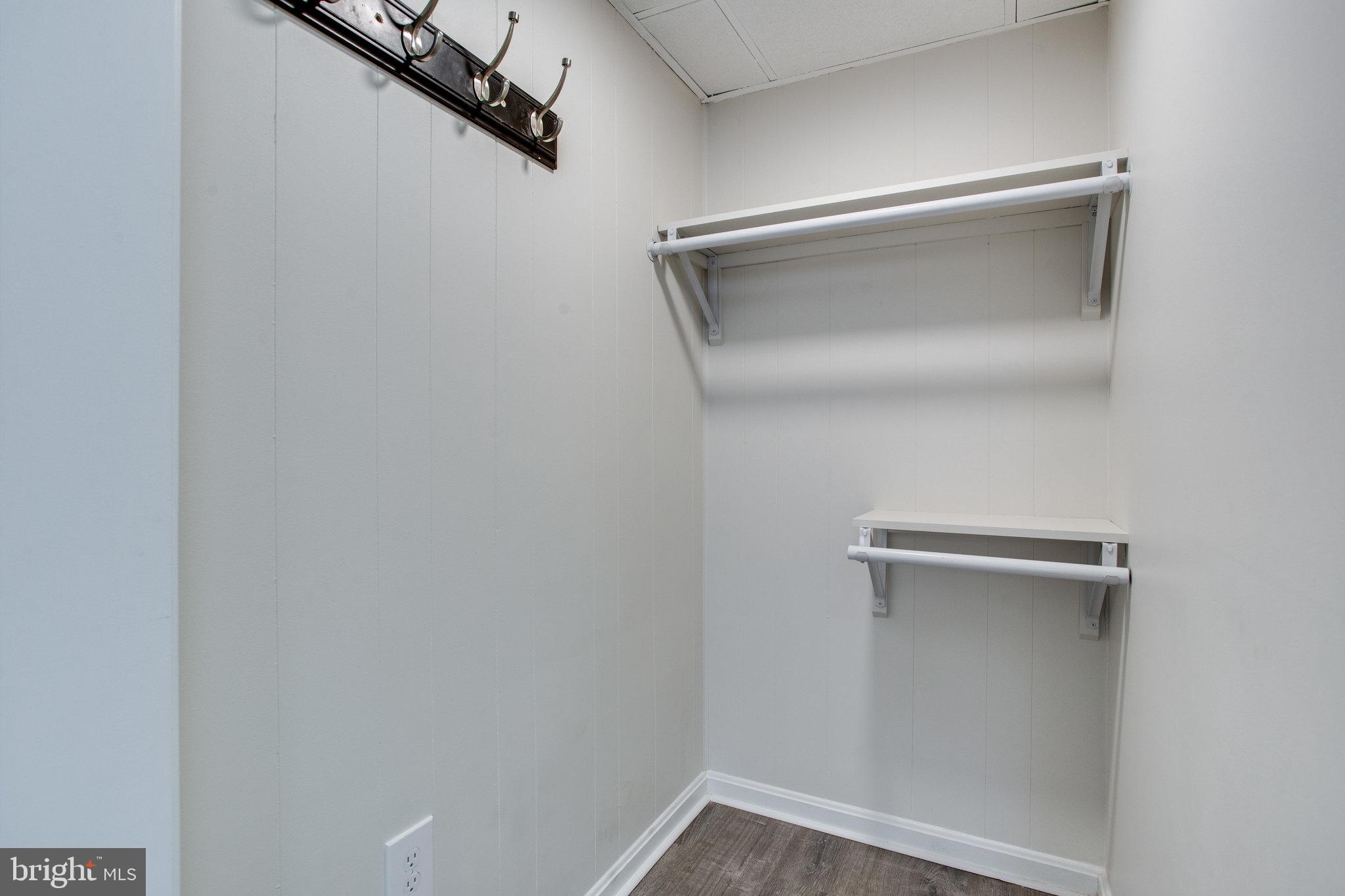 VIENNA WOODS - Residential Lease