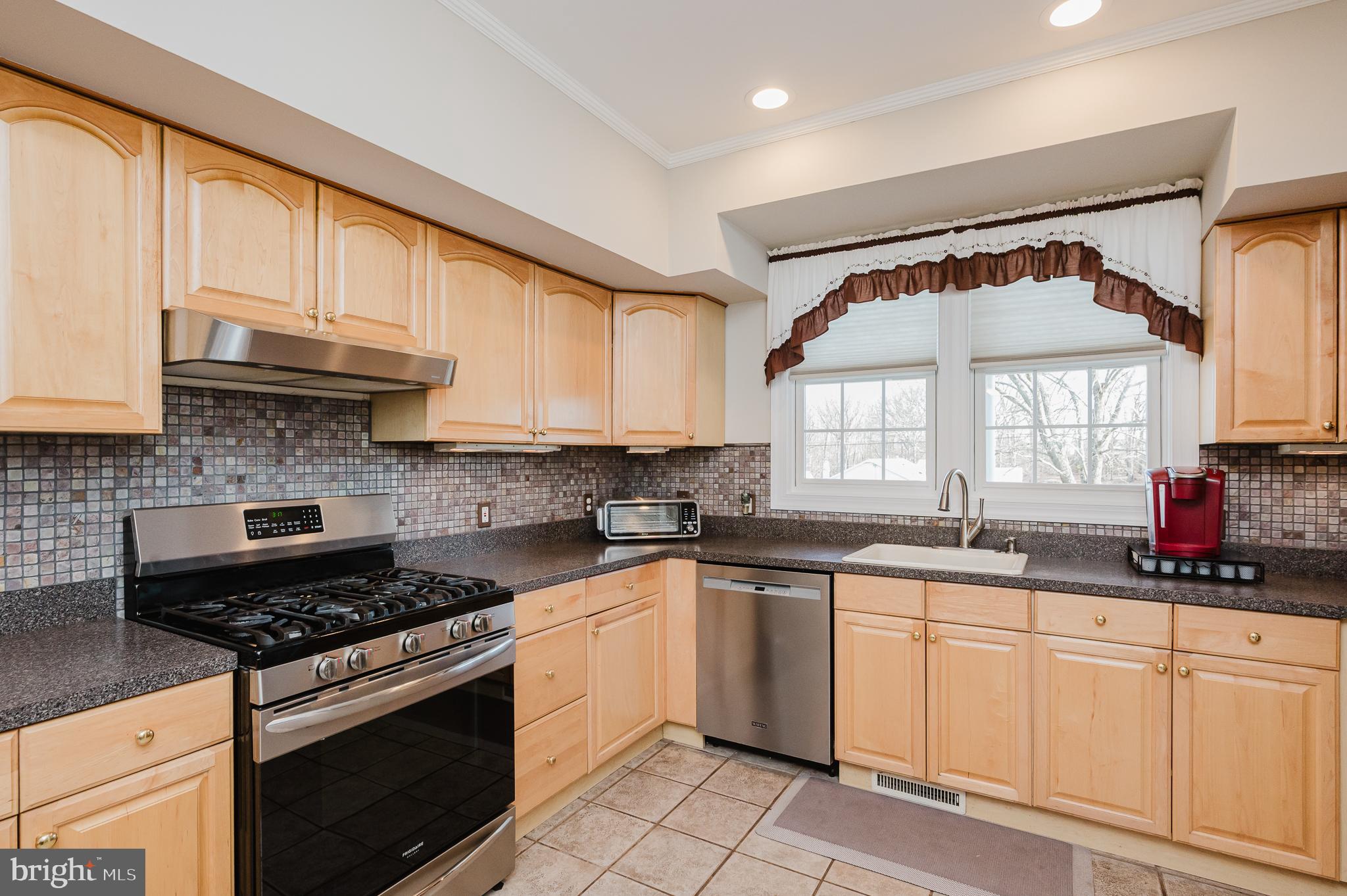 DARRYL GARDENS - Residential