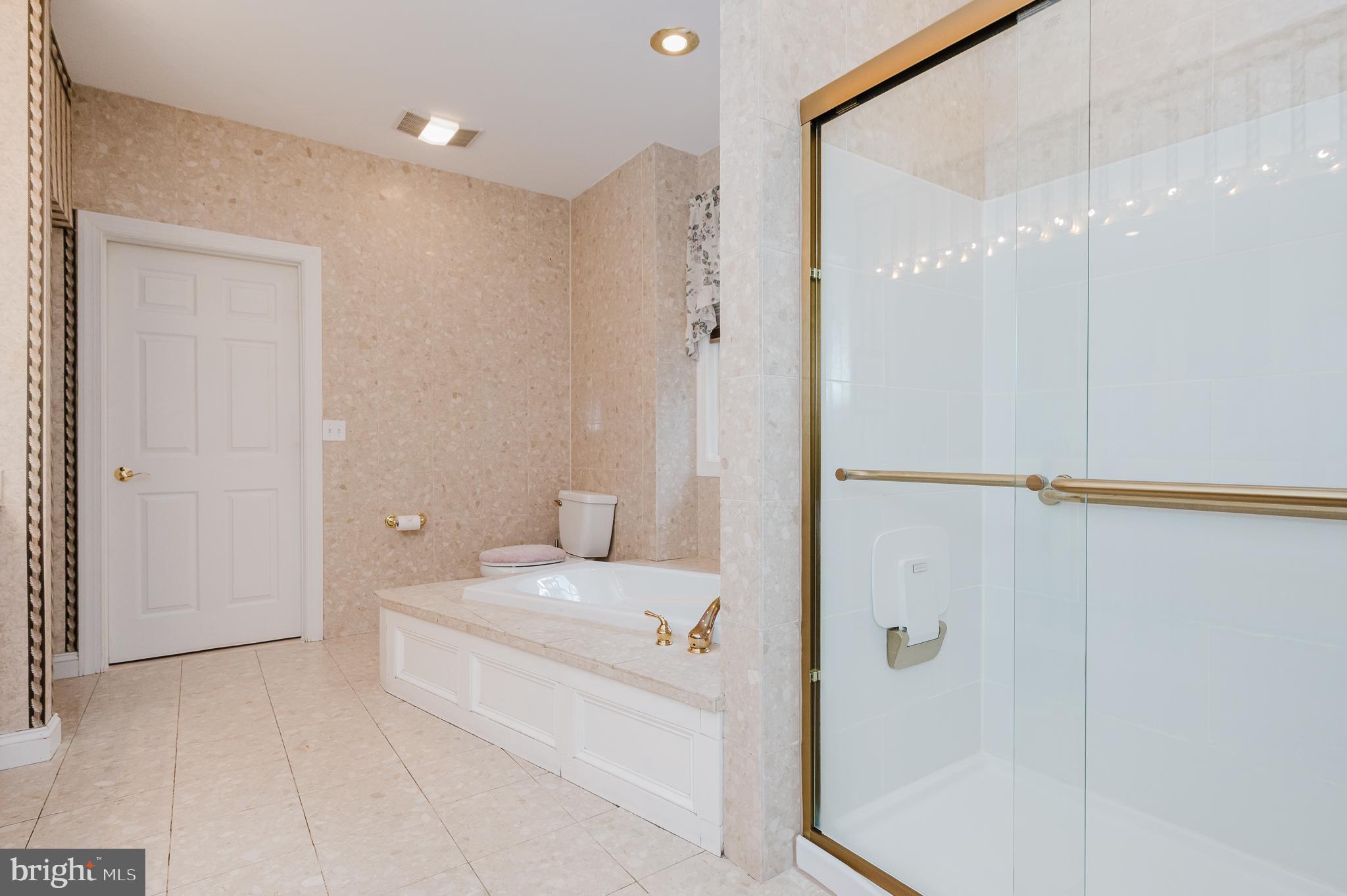 DARRYL GARDENS - Residential