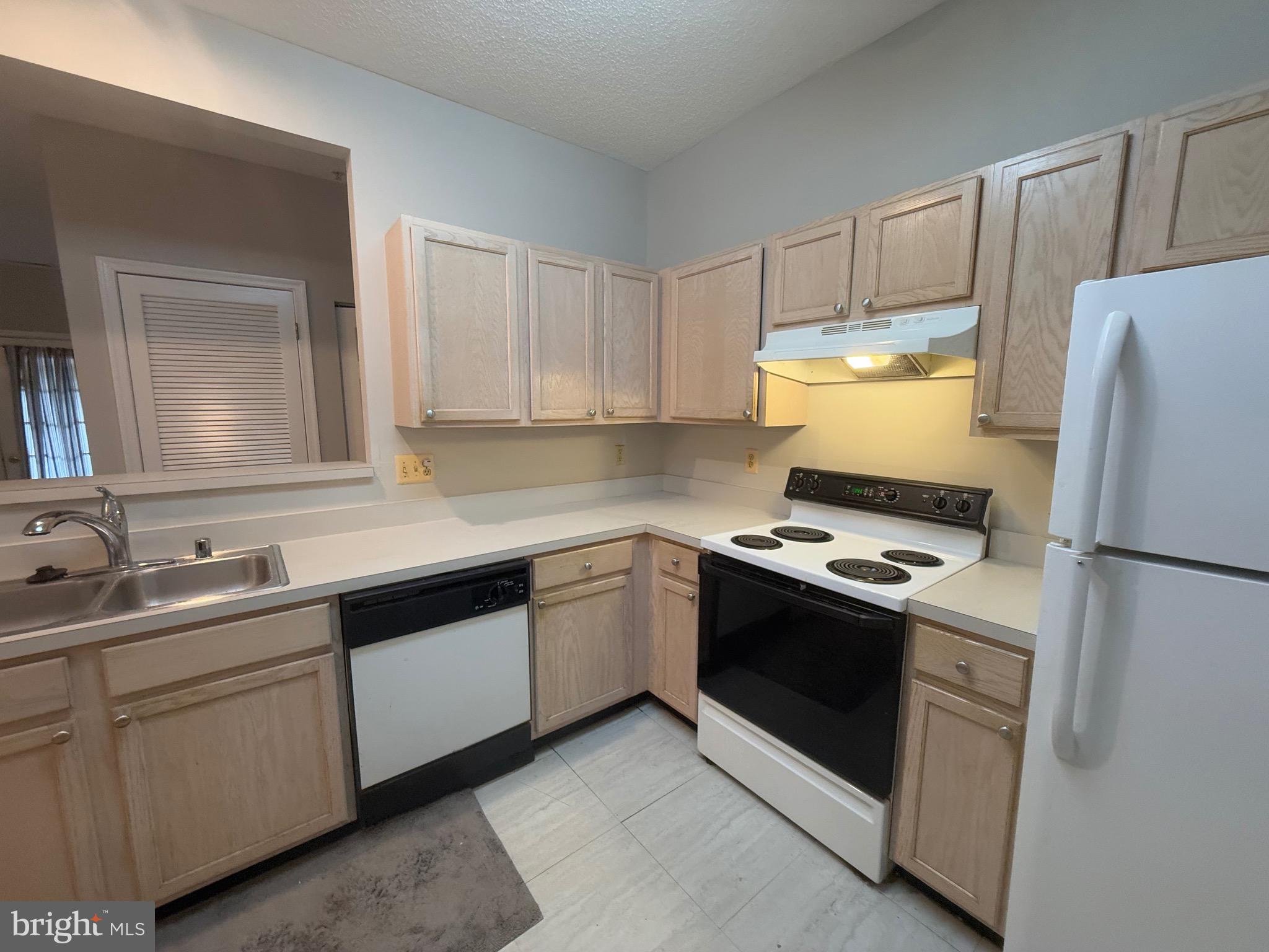 BRISTOL PARK - Residential Lease