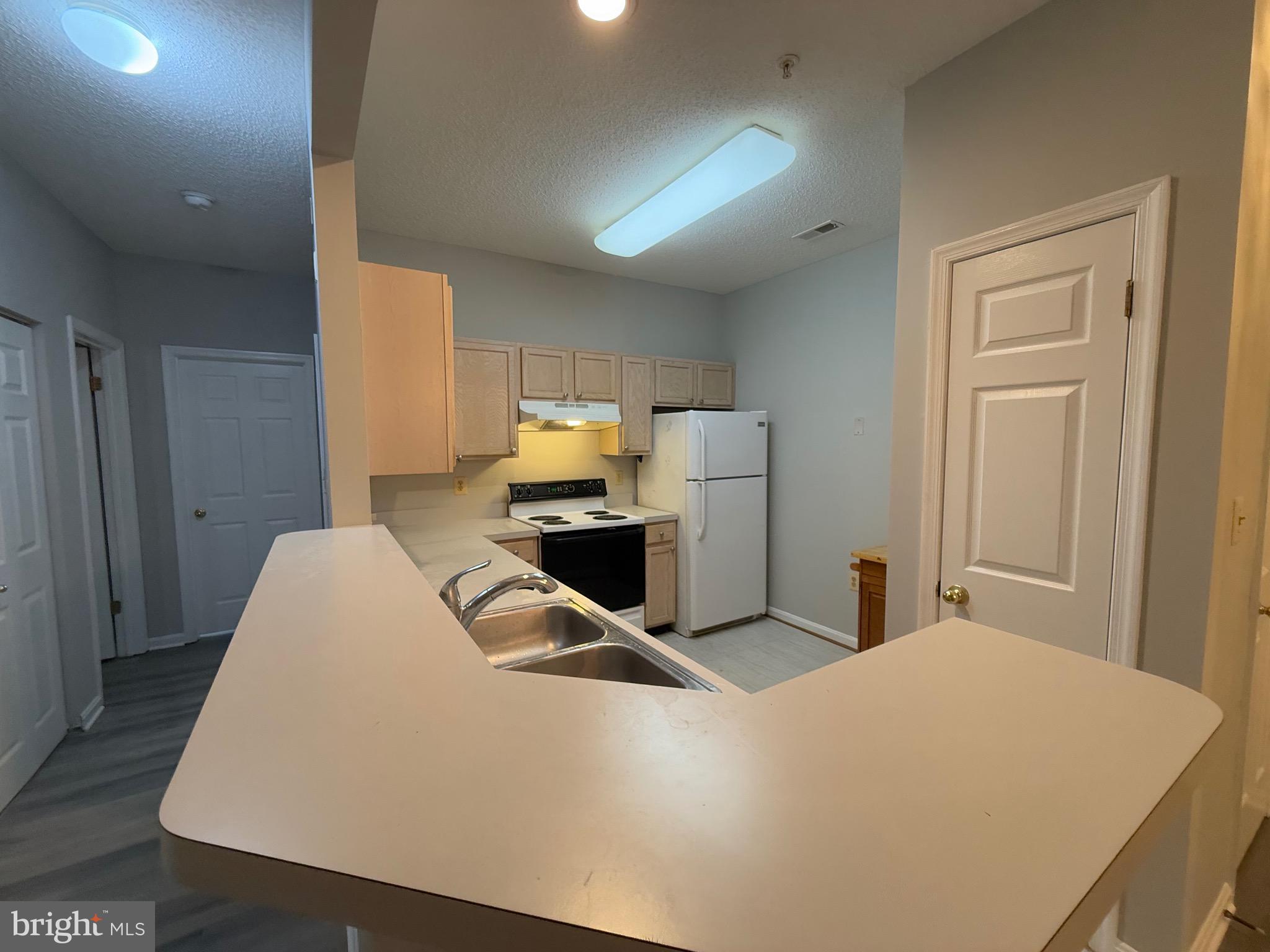 BRISTOL PARK - Residential Lease