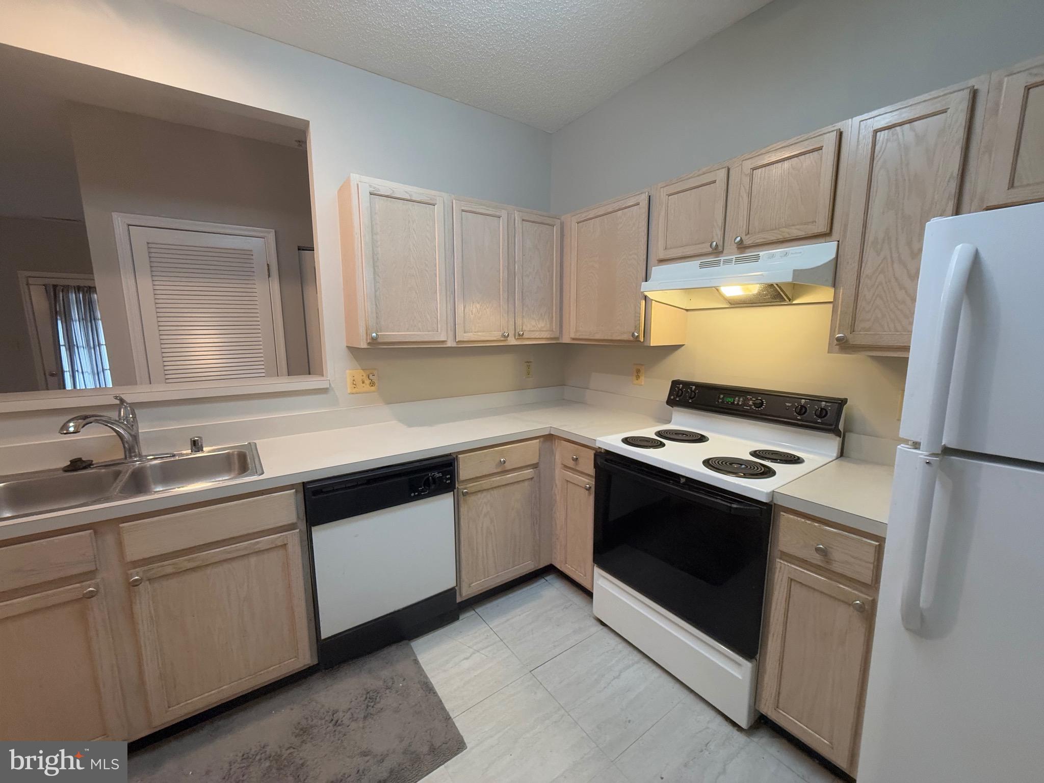 BRISTOL PARK - Residential Lease