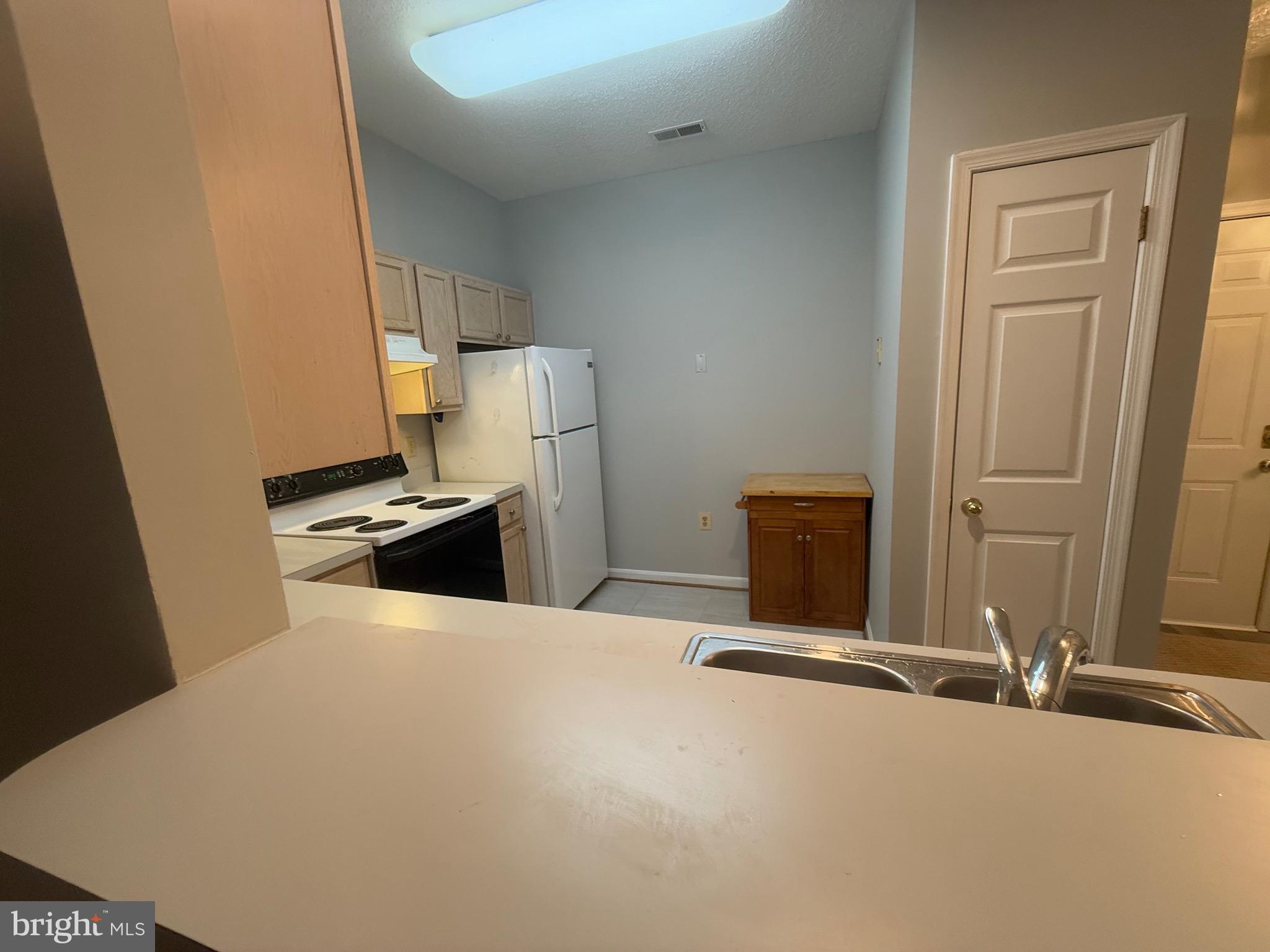 BRISTOL PARK - Residential Lease