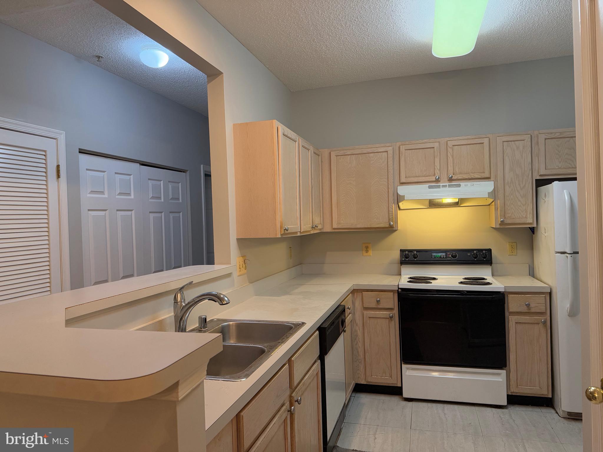 BRISTOL PARK - Residential Lease