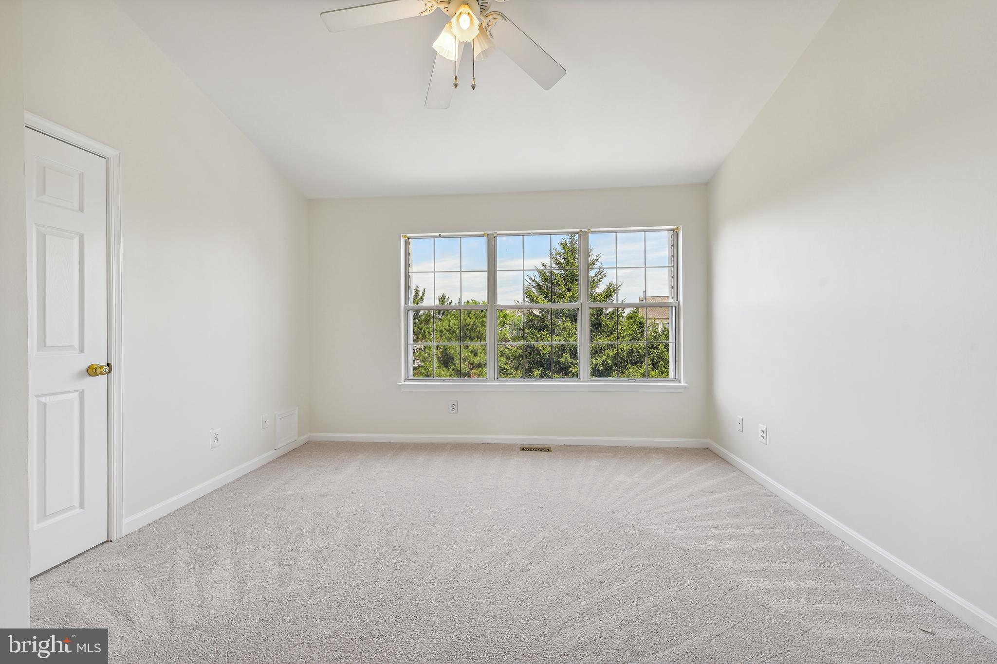 ASHBURN FARM - Residential Lease