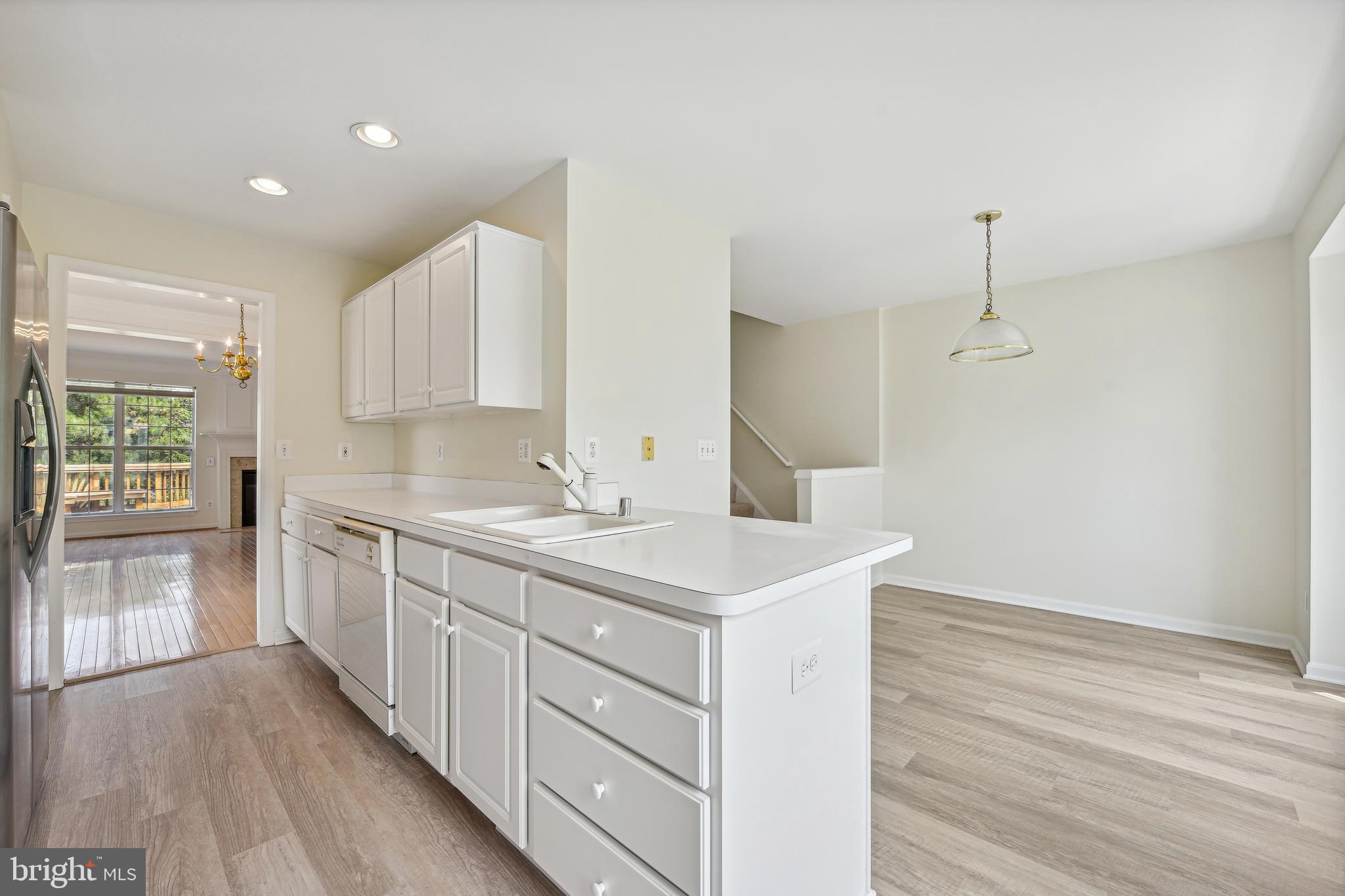 ASHBURN FARM - Residential Lease