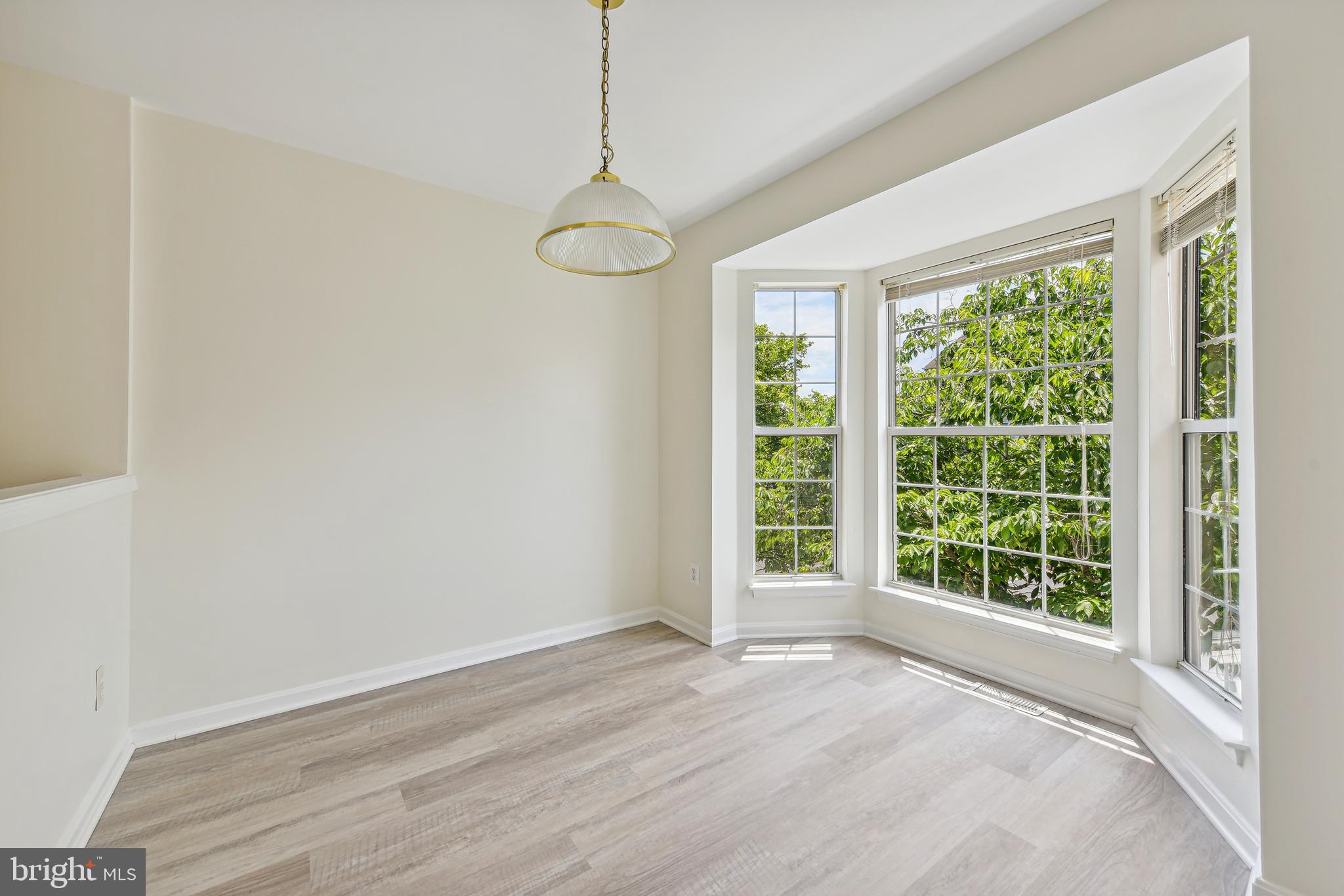 ASHBURN FARM - Residential Lease