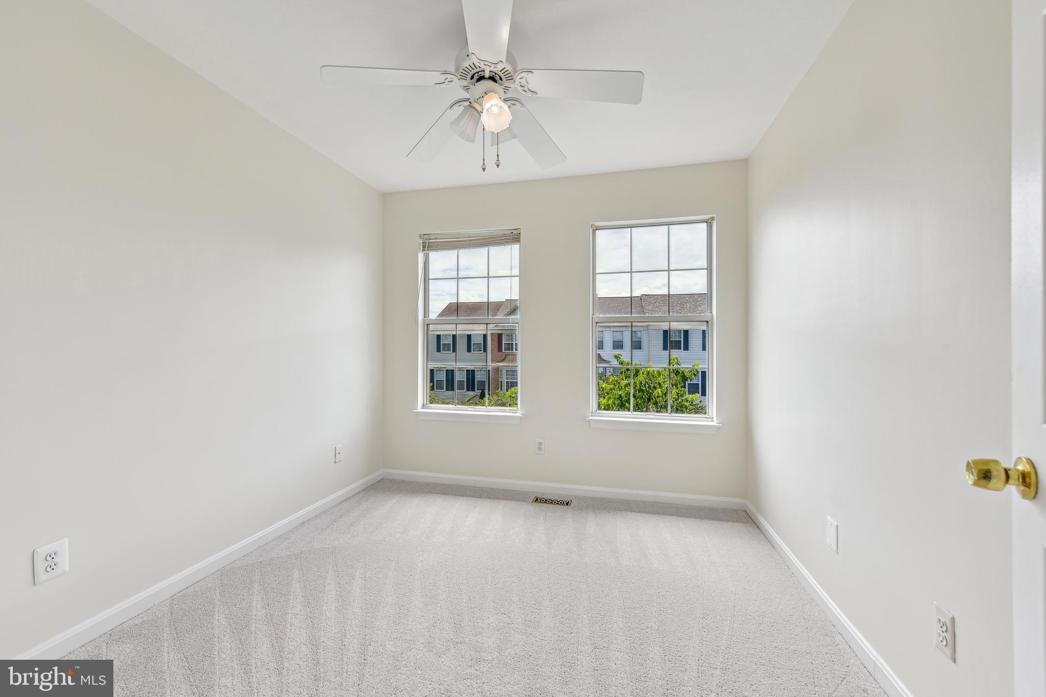 ASHBURN FARM - Residential Lease